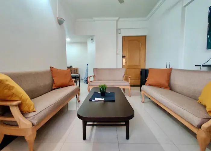 2 Bhk Cozy Apartment W/ Netflix And Wifi In Bandra