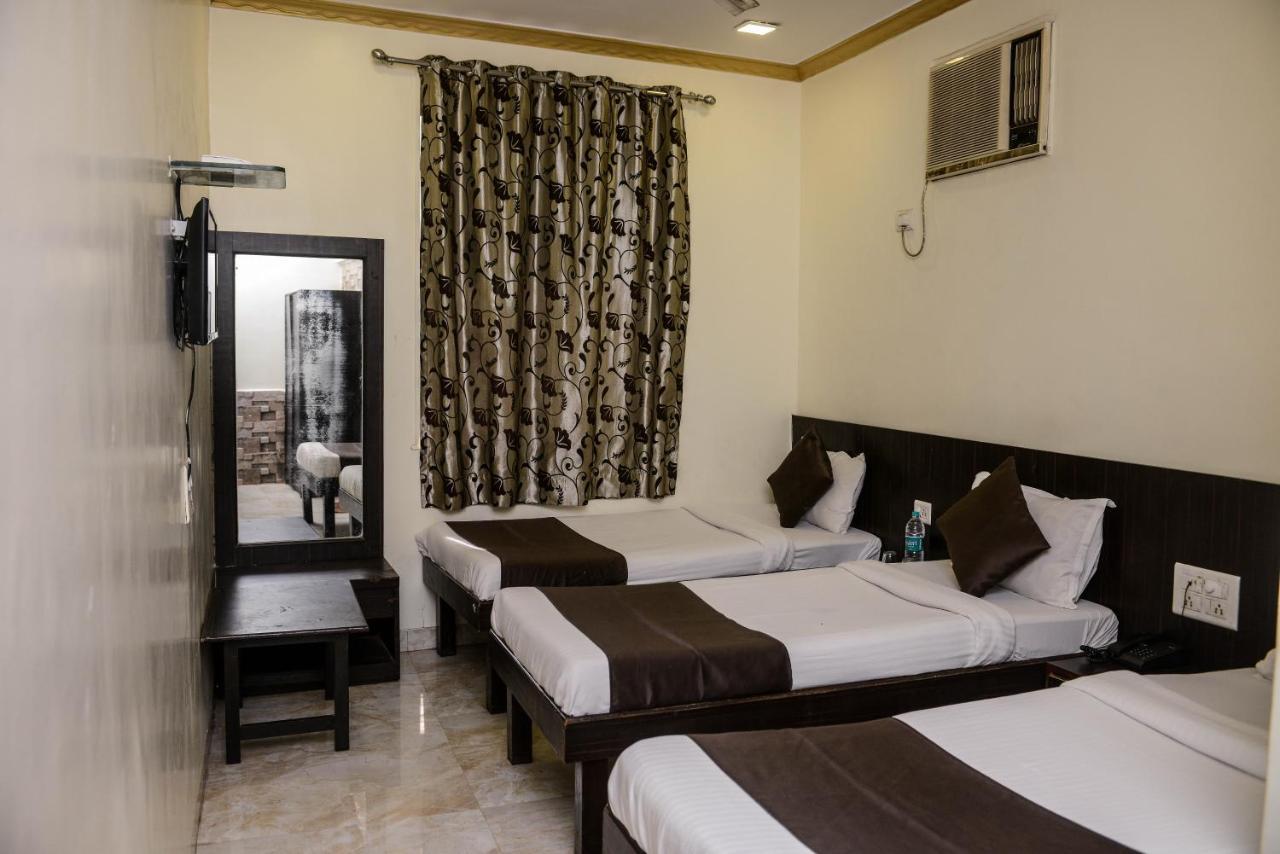 National Hotel 3*