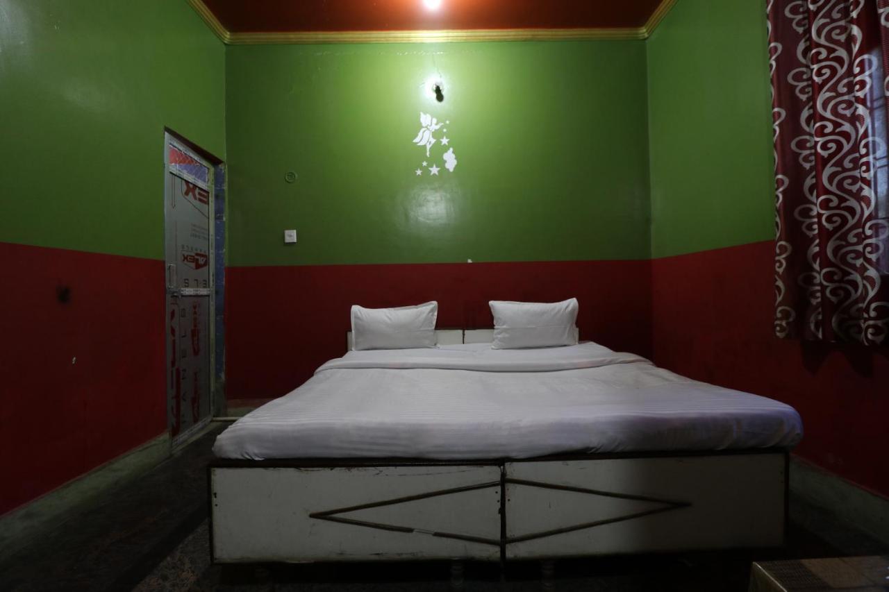 Oyo 44090 Classic Residency 3*