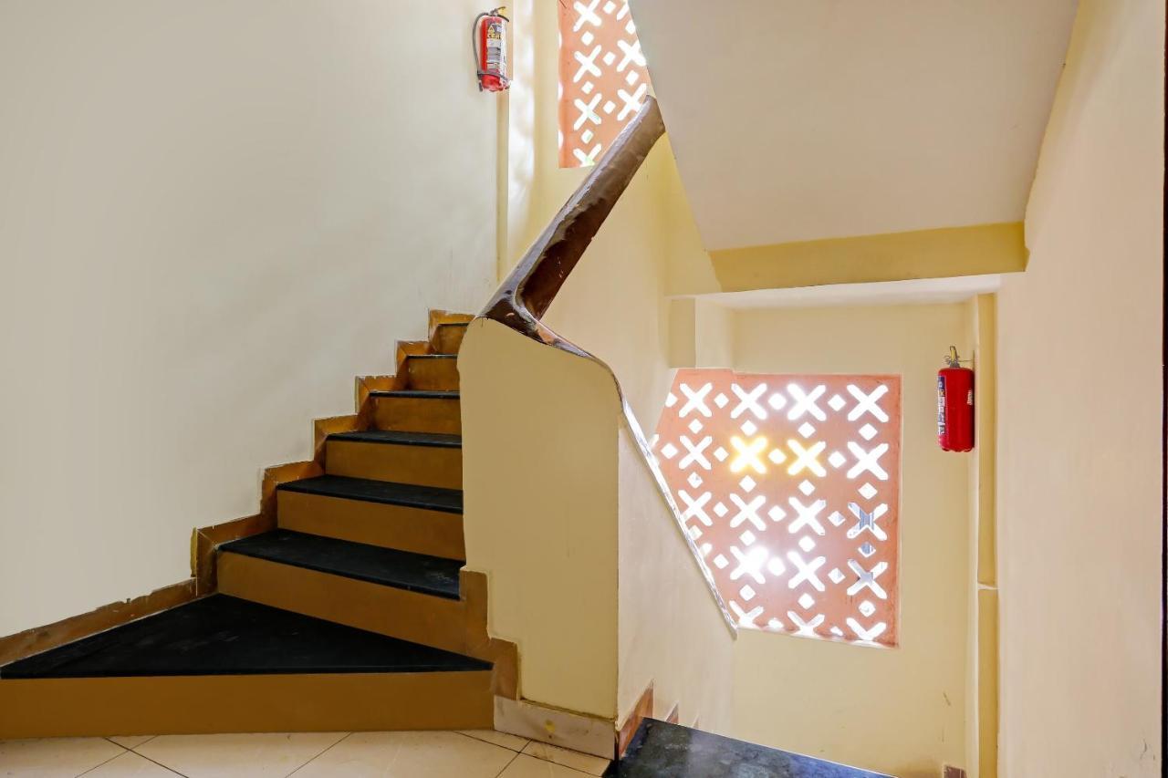 Oyo 44090 Classic Residency 3*