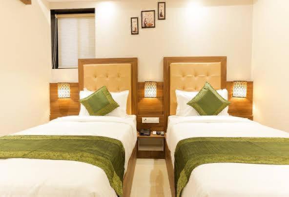 Hotel Skylink Hospitality Next To Amber Imperial Mumbai
