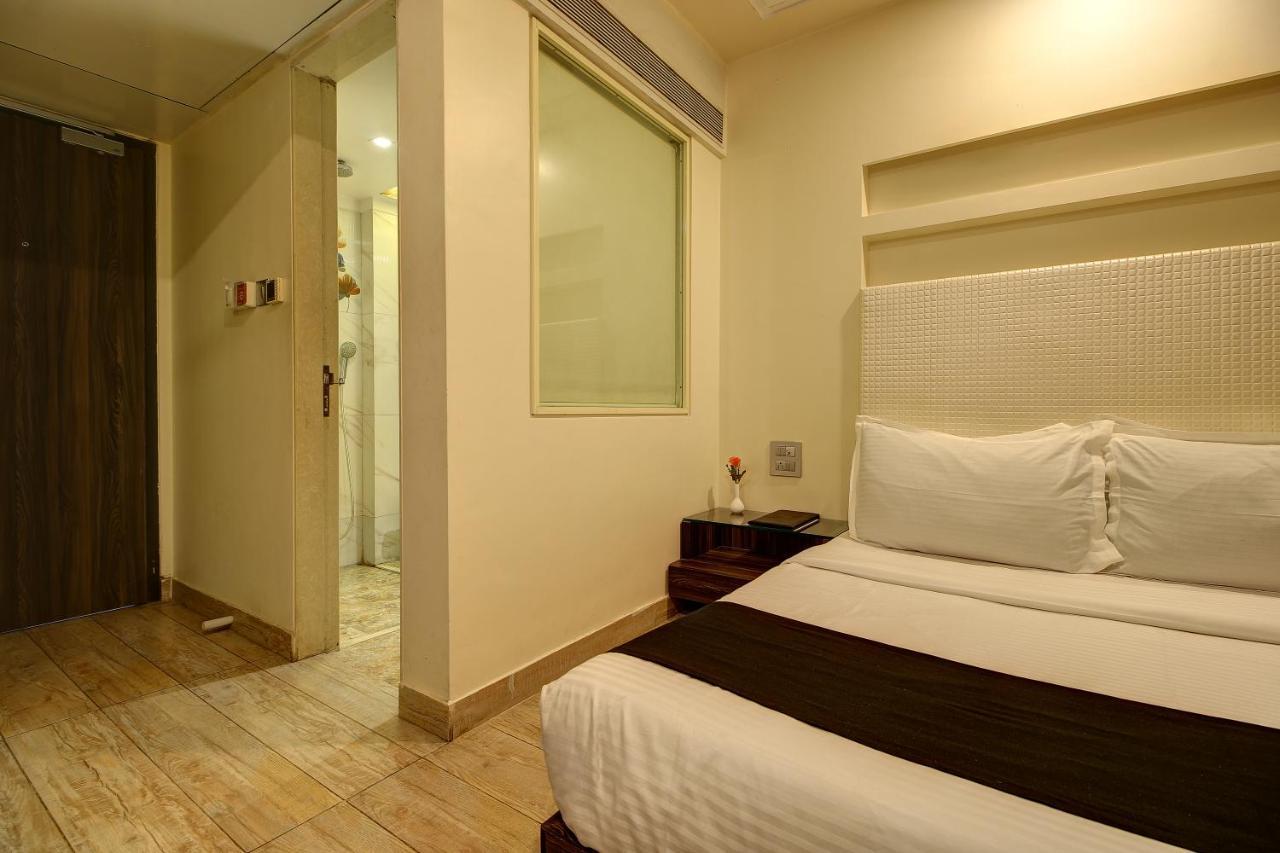 House Juhu, Santacruz West, Hotel Mumbai