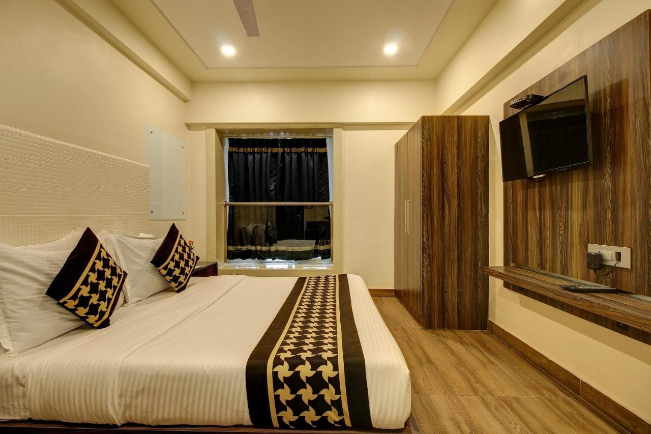 House Juhu, Santacruz West,