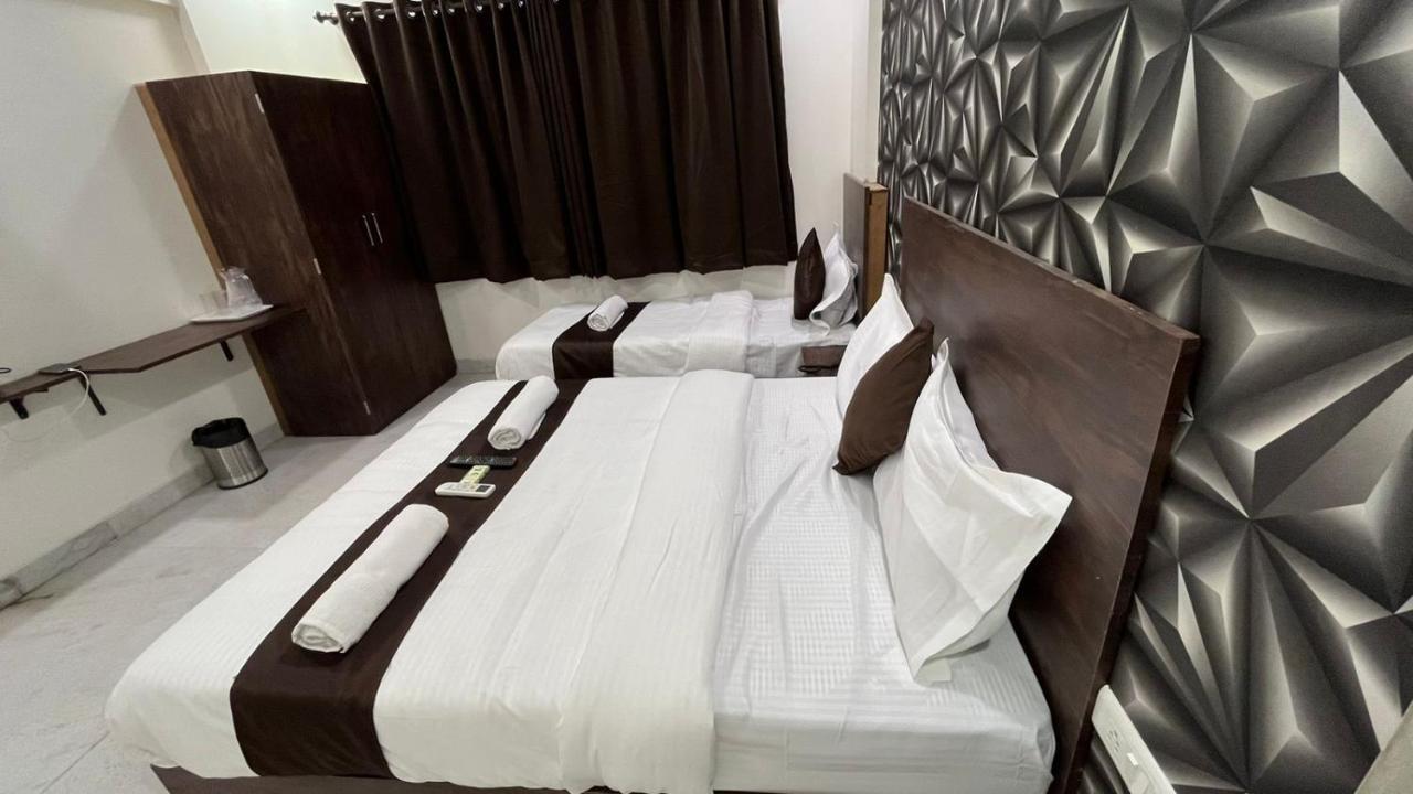 Hotel Plaza - Prabhadevi Dadar Mumbai
