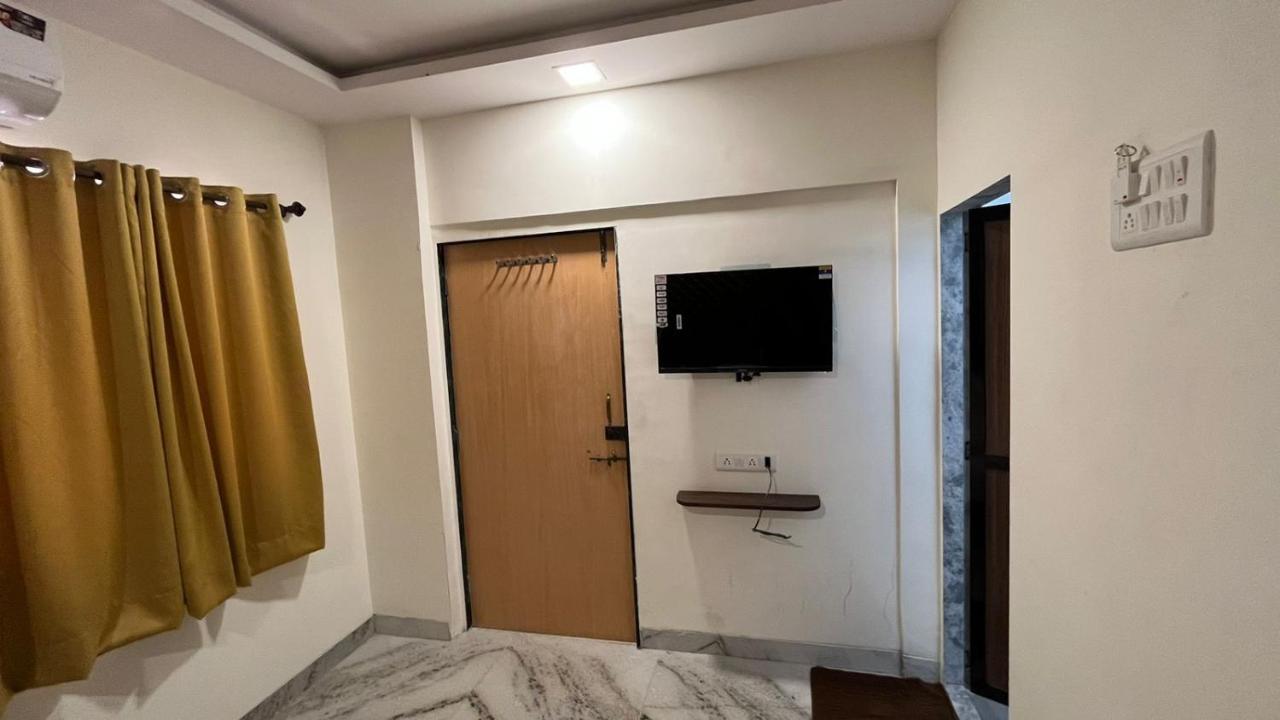 Hotel Plaza - Prabhadevi Dadar 3*