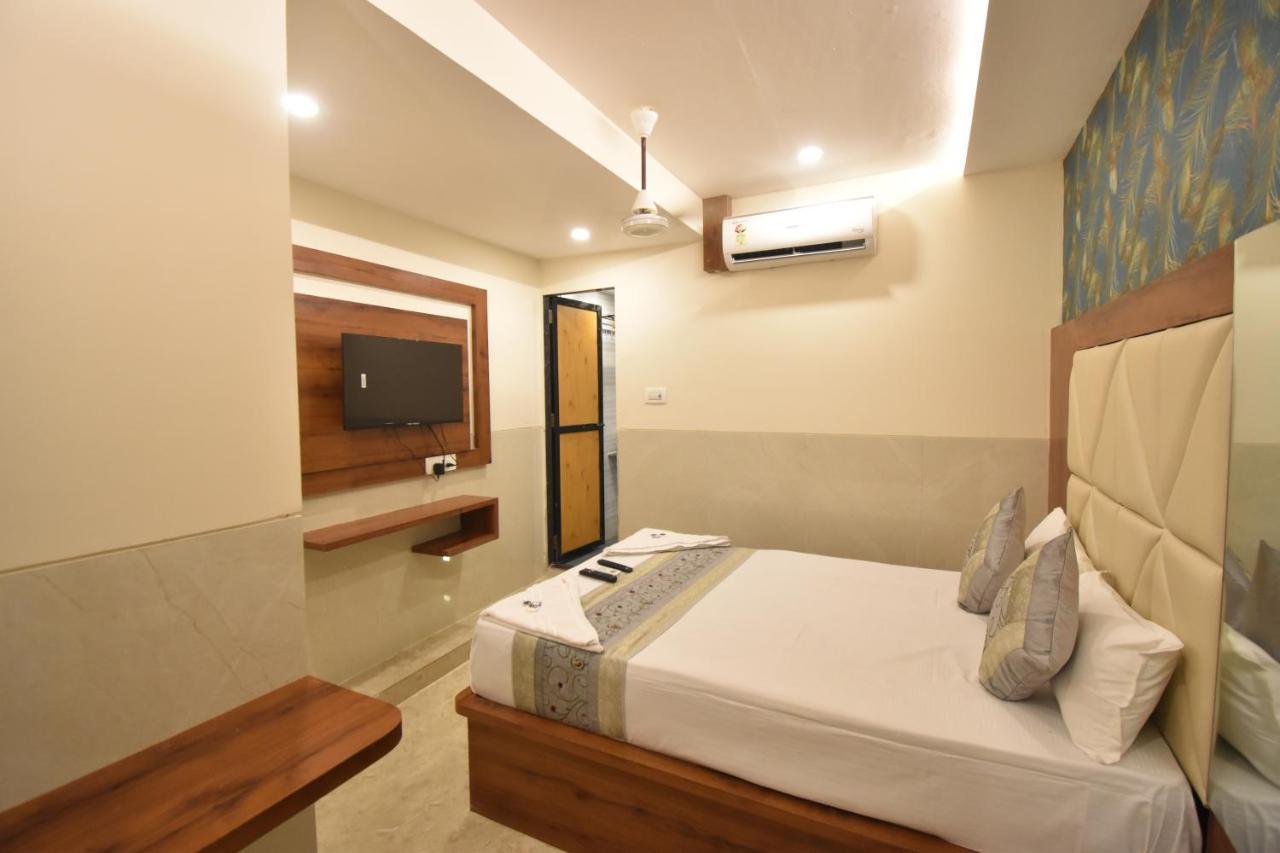 Dream Palace Residency - Near To Us Embassy Bkc Bed & Breakfast