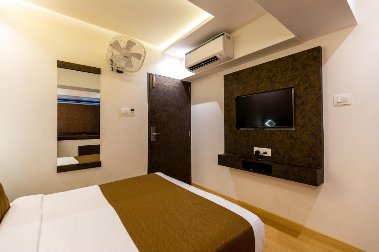Larmont Luxury Hotel