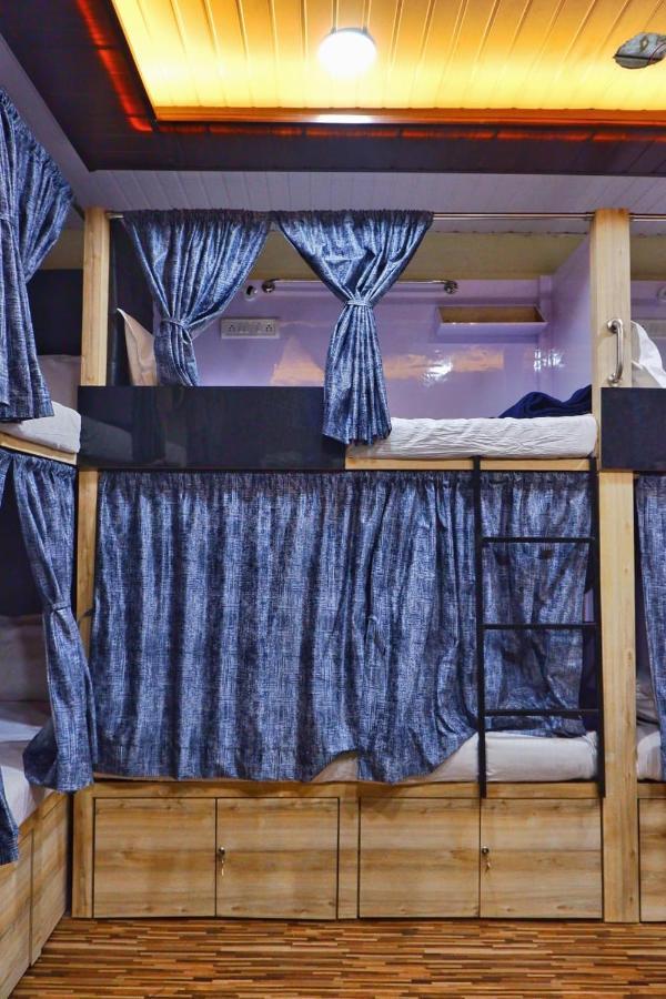 Hostel New India *
