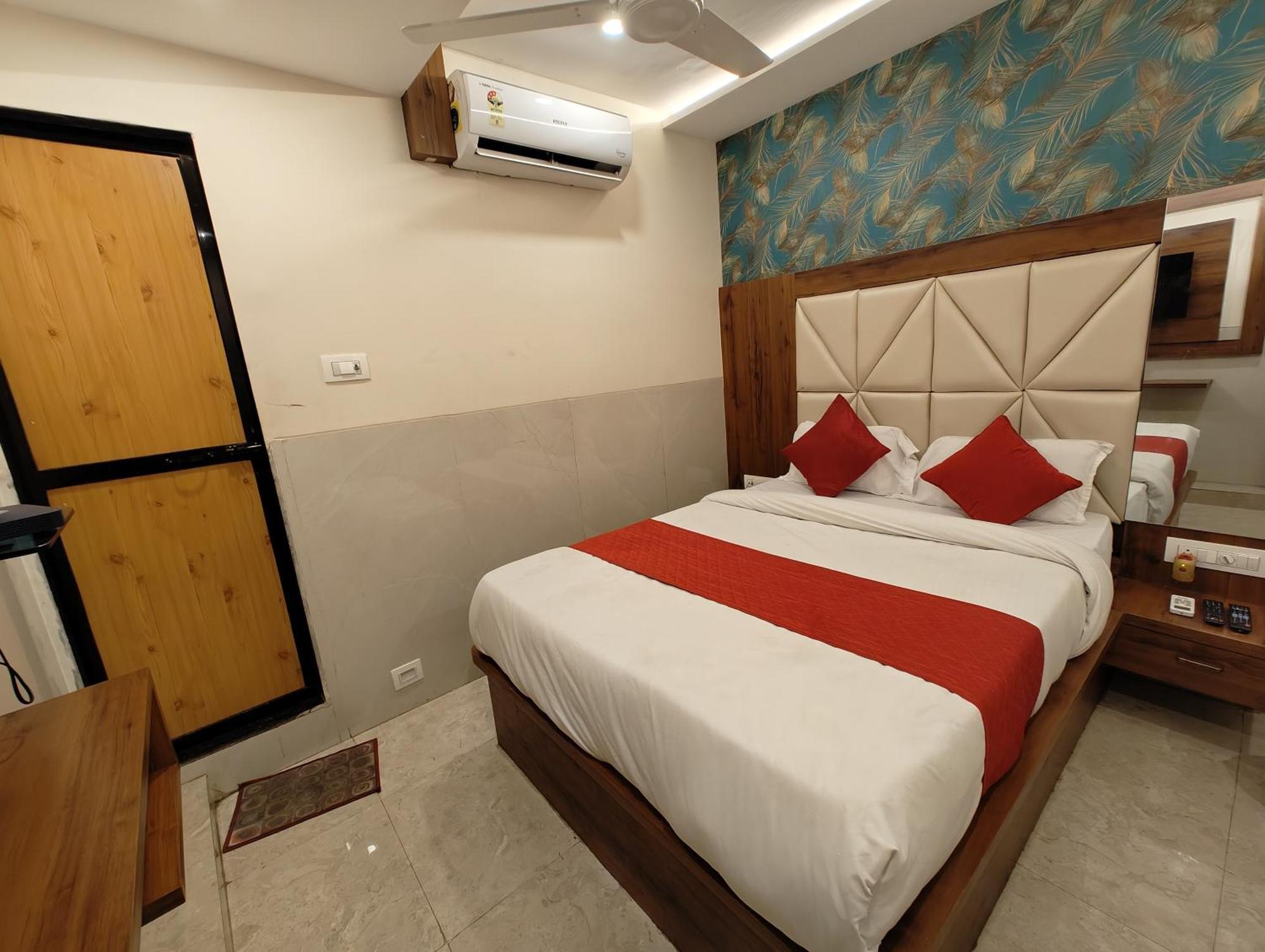 Dream Palace Residency - Near To Us Embassy Bkc Bed & Breakfast *