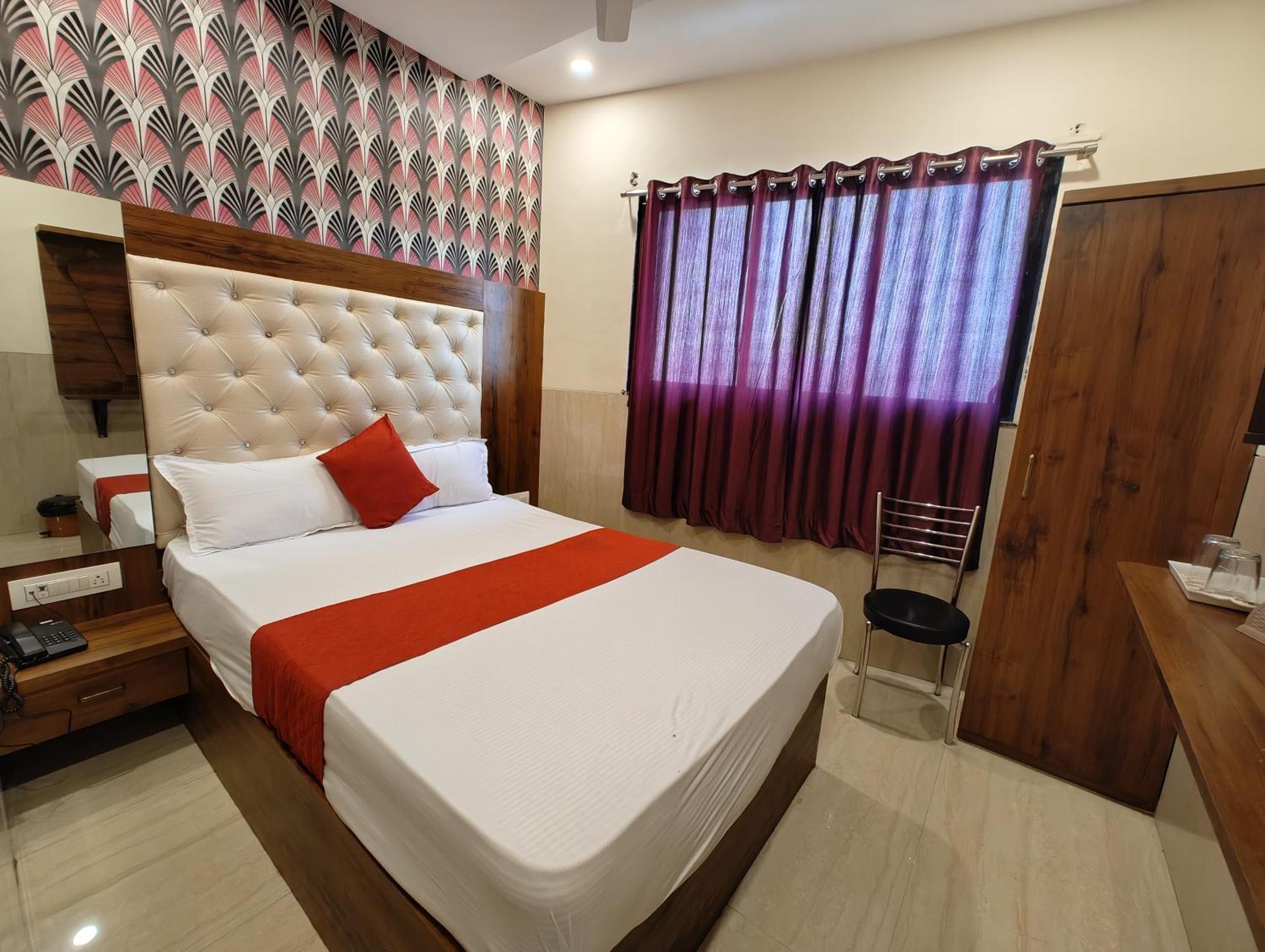 Dream Palace Residency - Near To Us Embassy Bkc *
