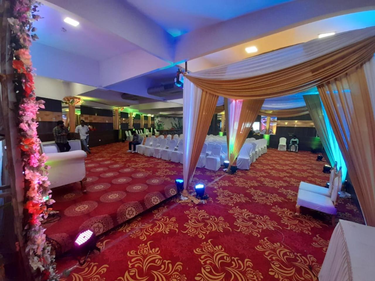 House Juhu, Santacruz West, Hotel Mumbai