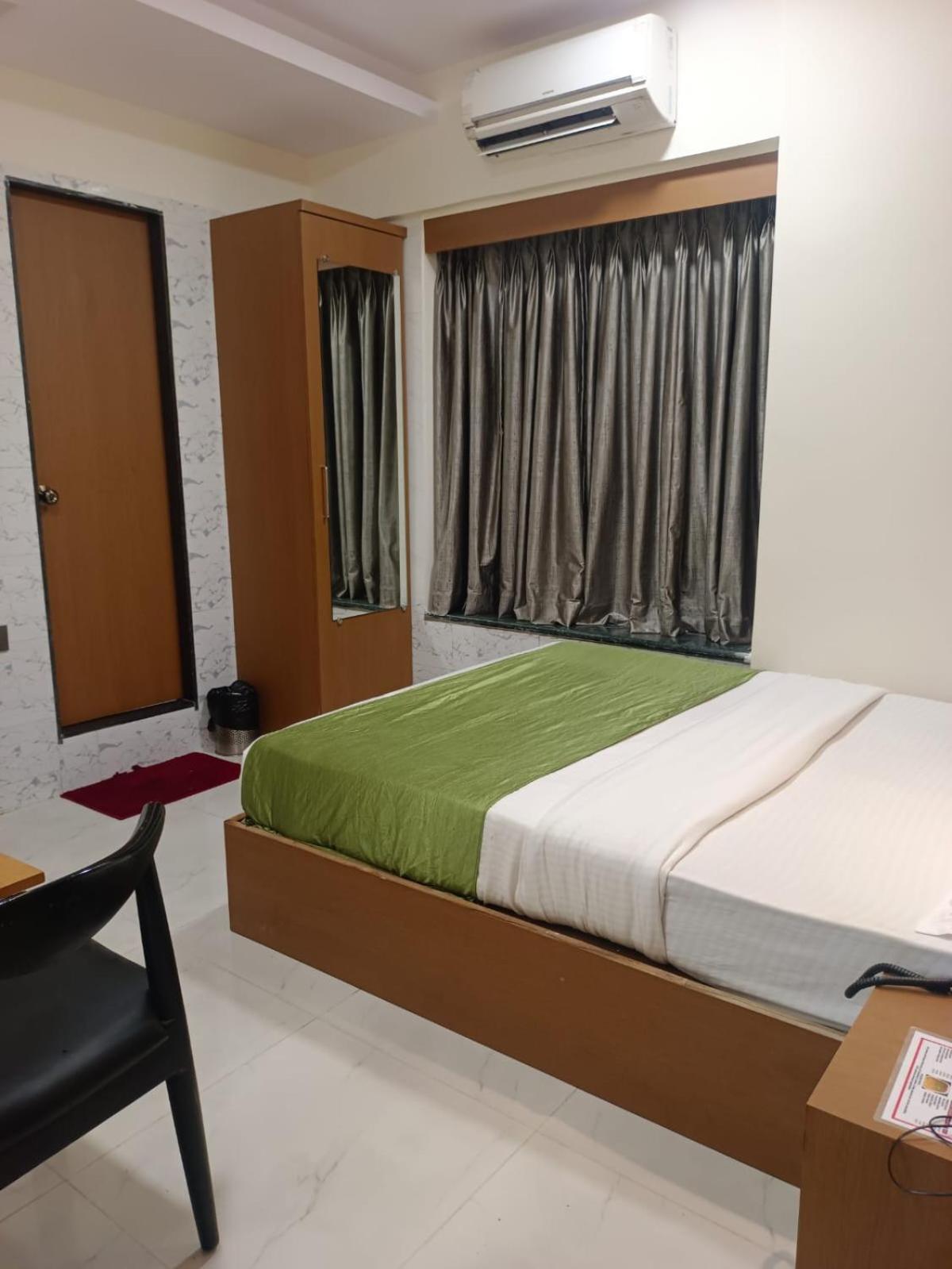Hotel Airport Annex *