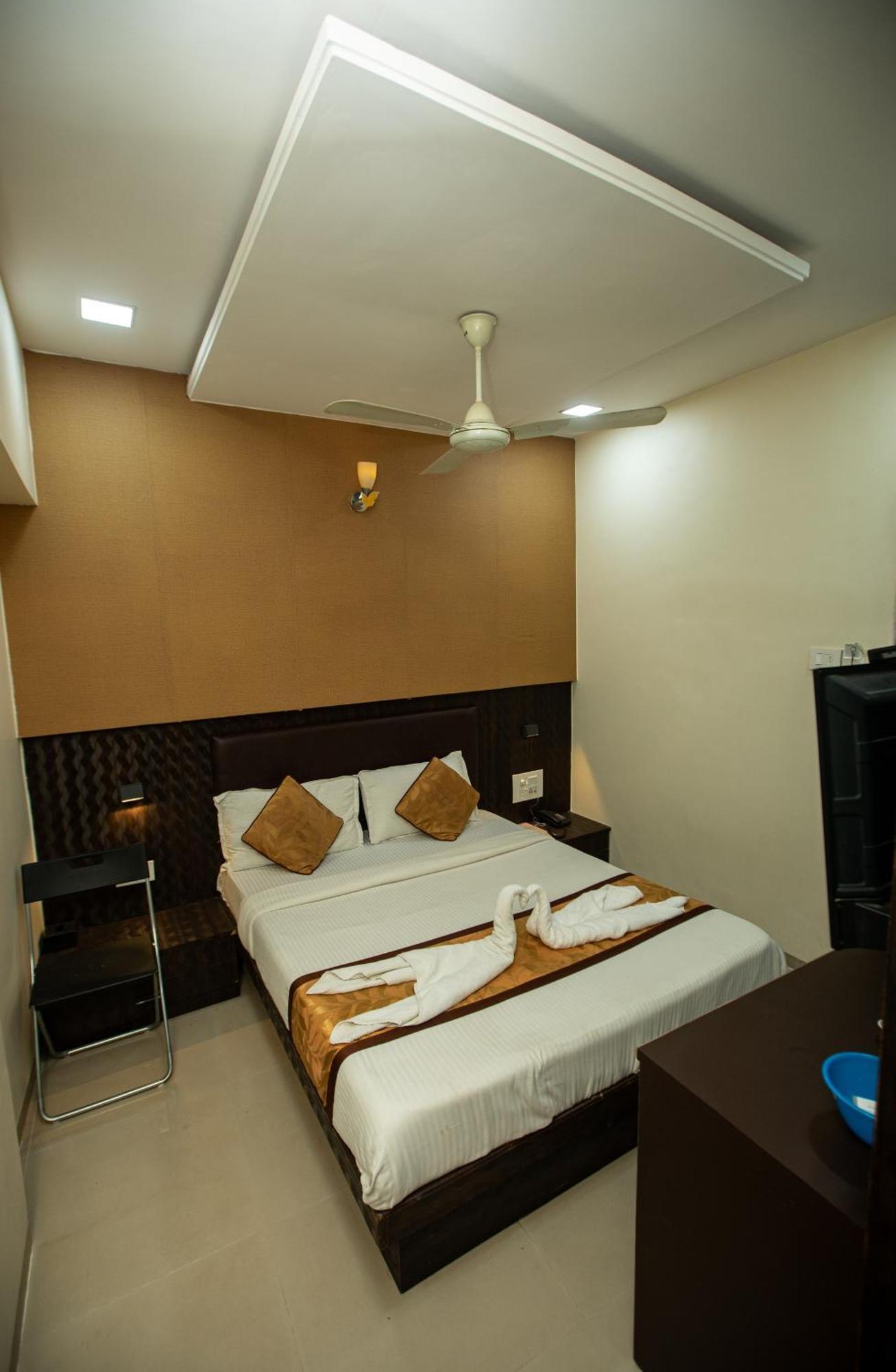 J D Residency Hotel 3*
