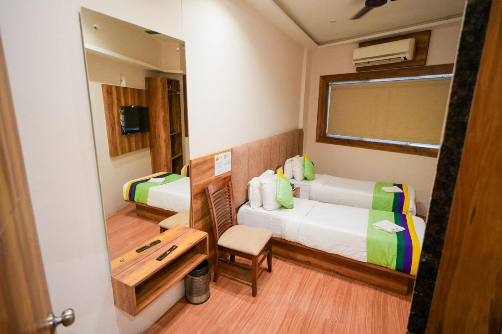 Hotel Skylink Hospitality Next To Amber Imperial Mumbai