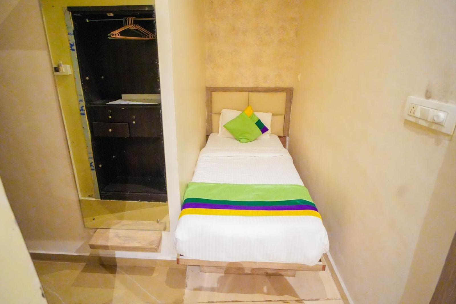 Hotel Skylink Hospitality Next To Amber Imperial Mumbai