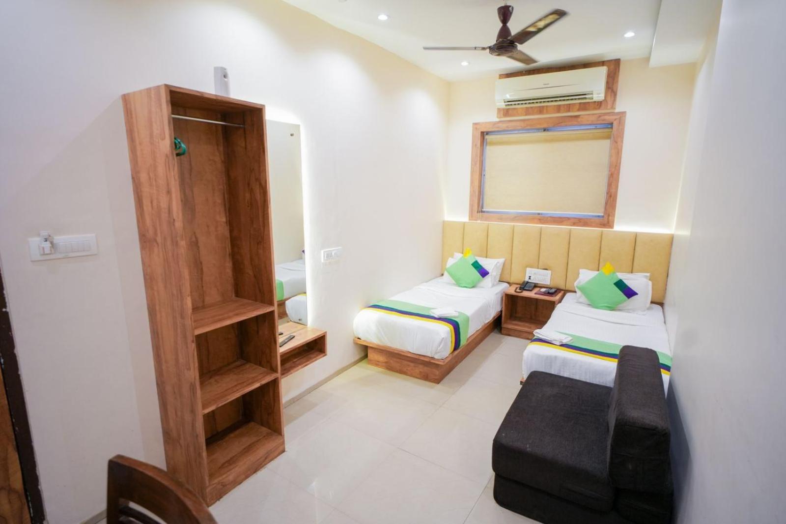 Hotel Skylink Hospitality Next To Amber Imperial Mumbai