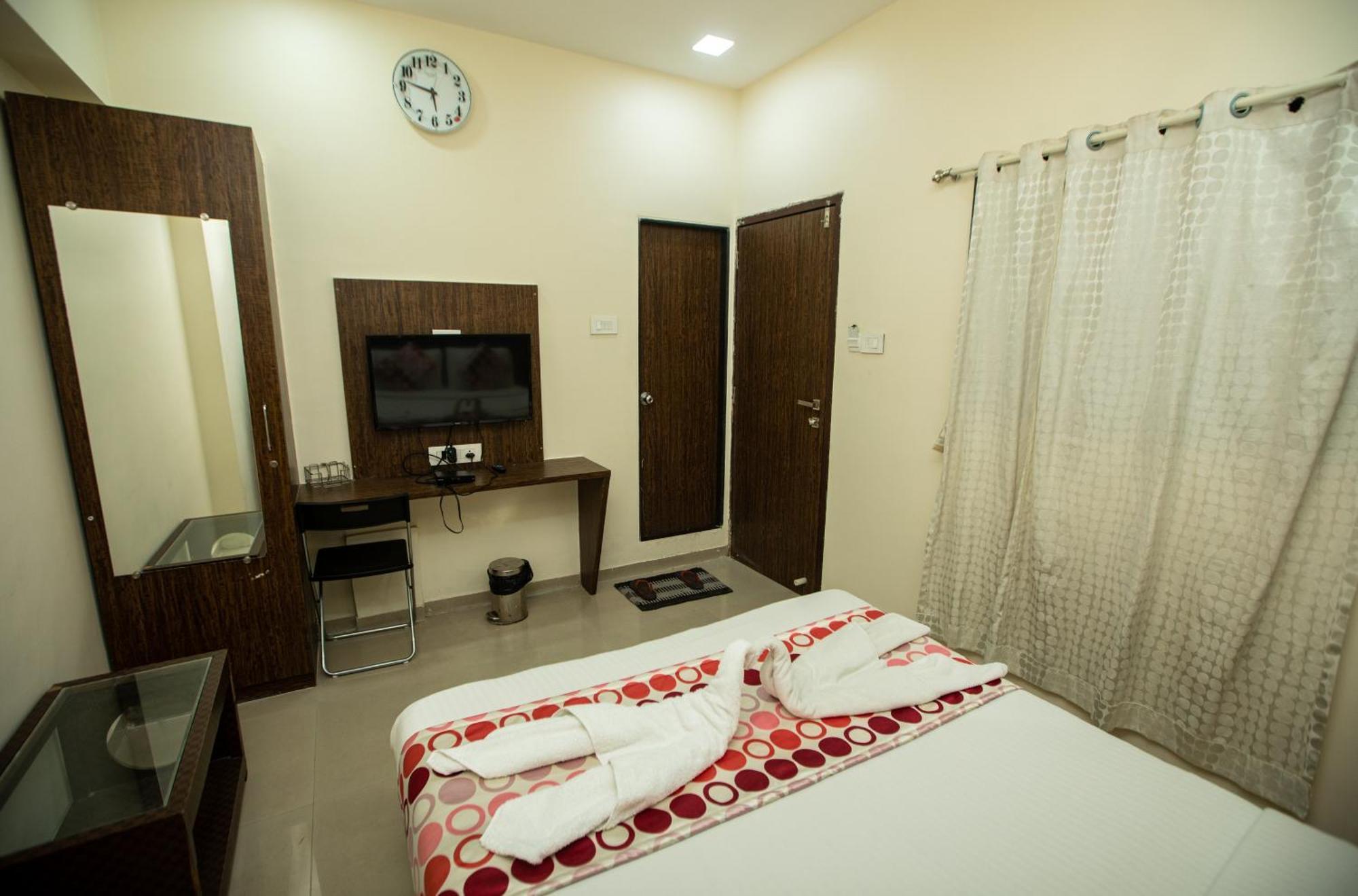 J D Residency Hotel 3*