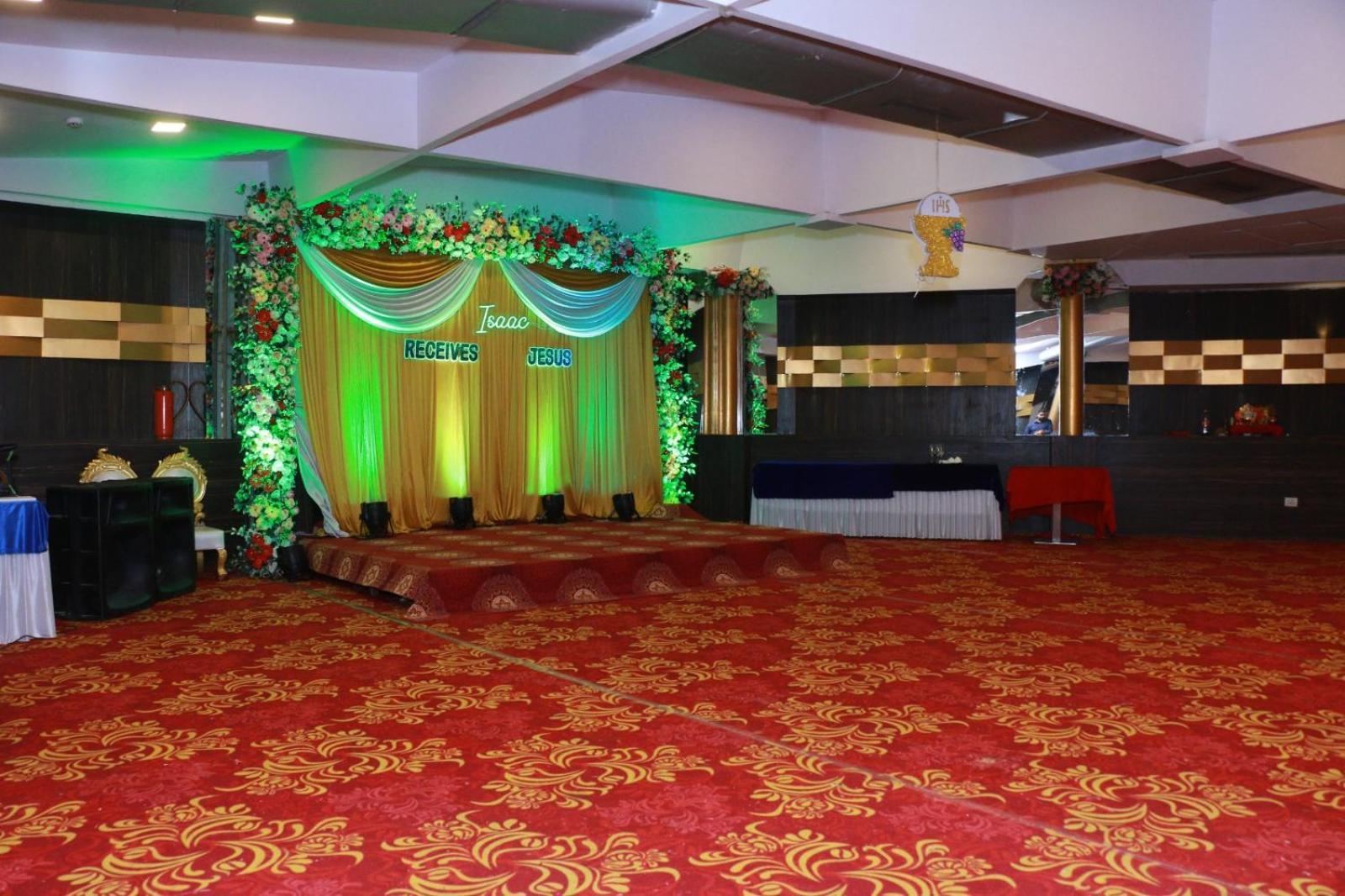 House Juhu, Santacruz West,