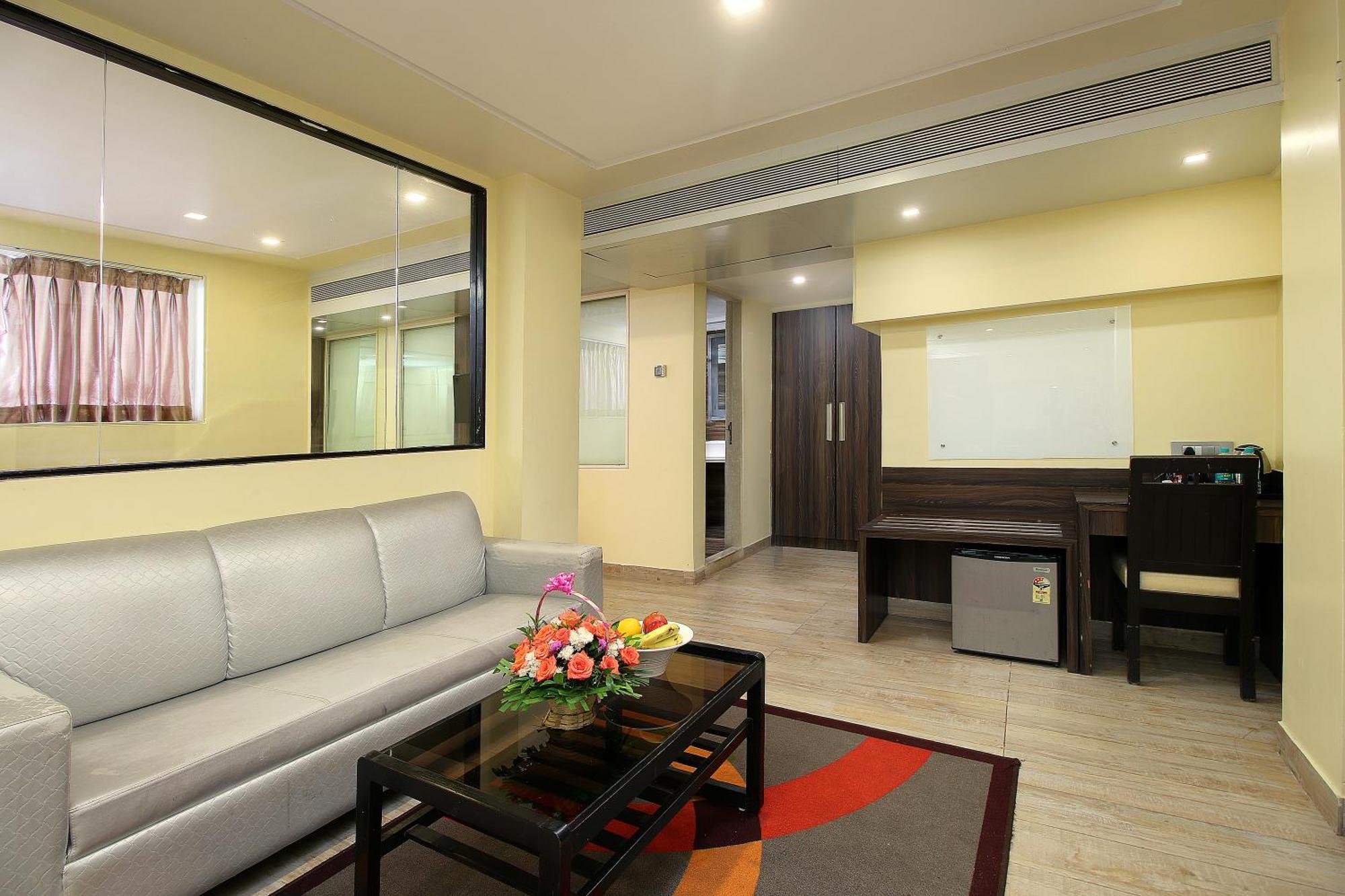House Juhu, Santacruz West, Hotel Mumbai