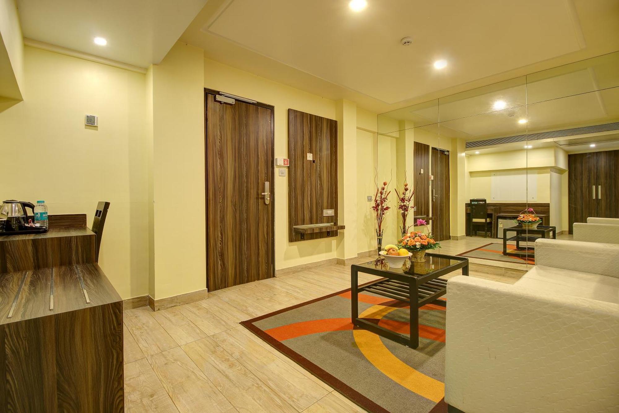 House Juhu, Santacruz West, Hotel Mumbai
