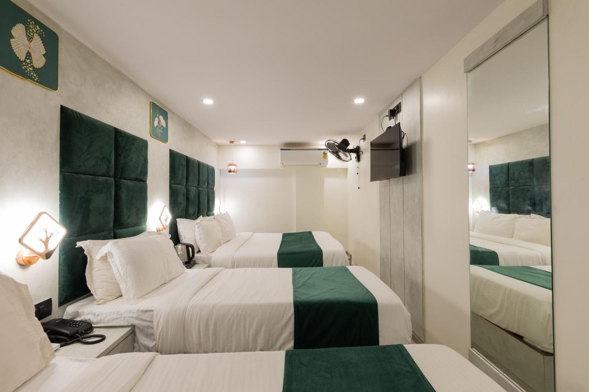 Larmont Luxury Hotel 3*