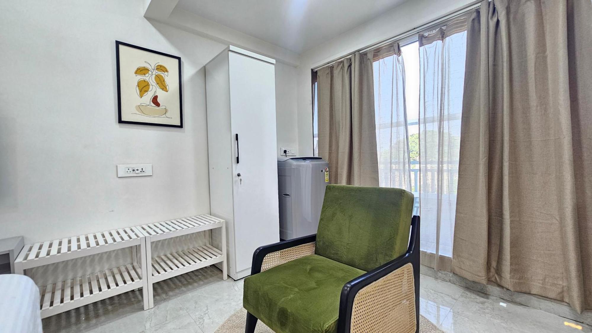 Lite - Khar West