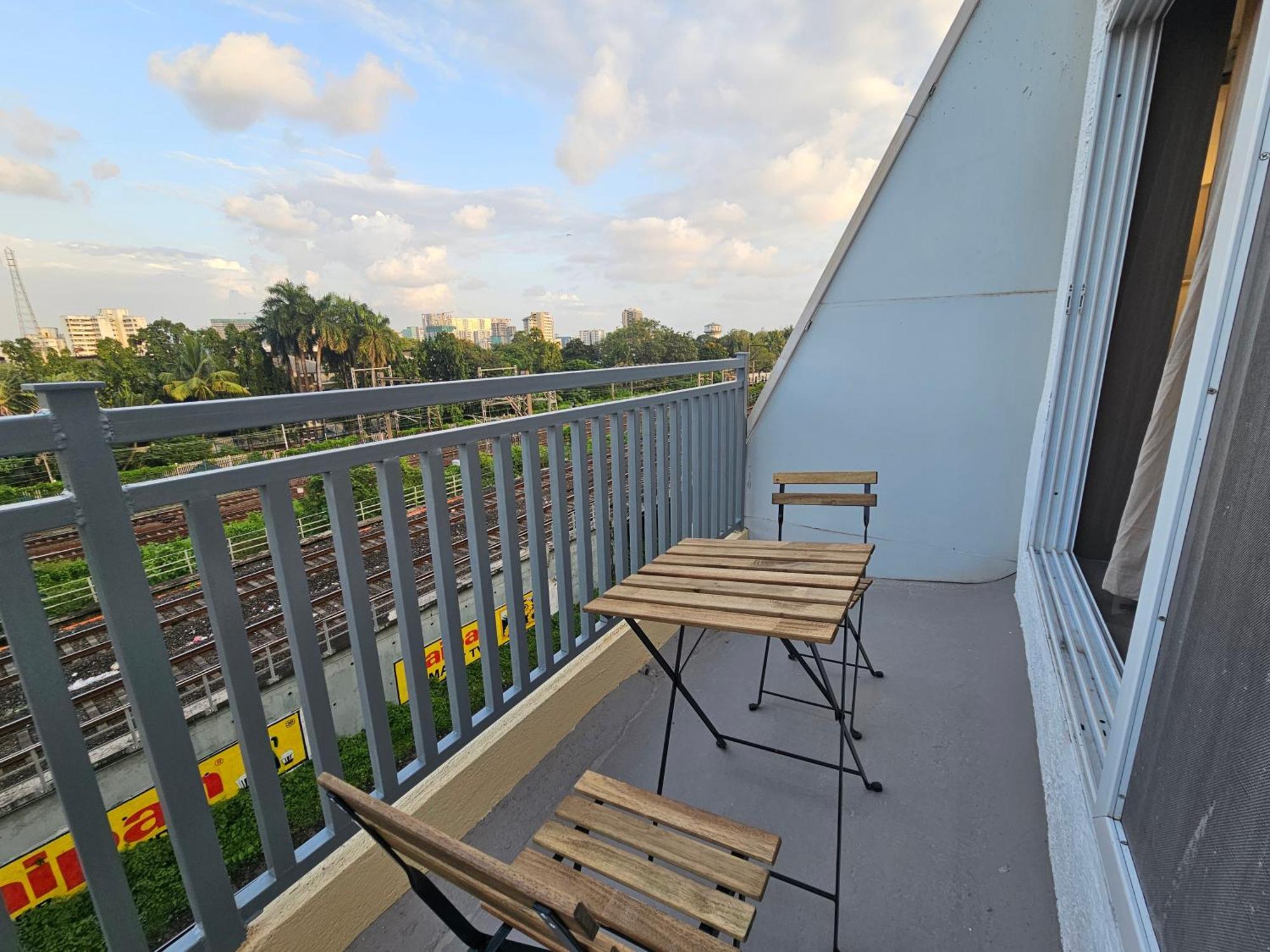 Lite - Khar West Apartment *