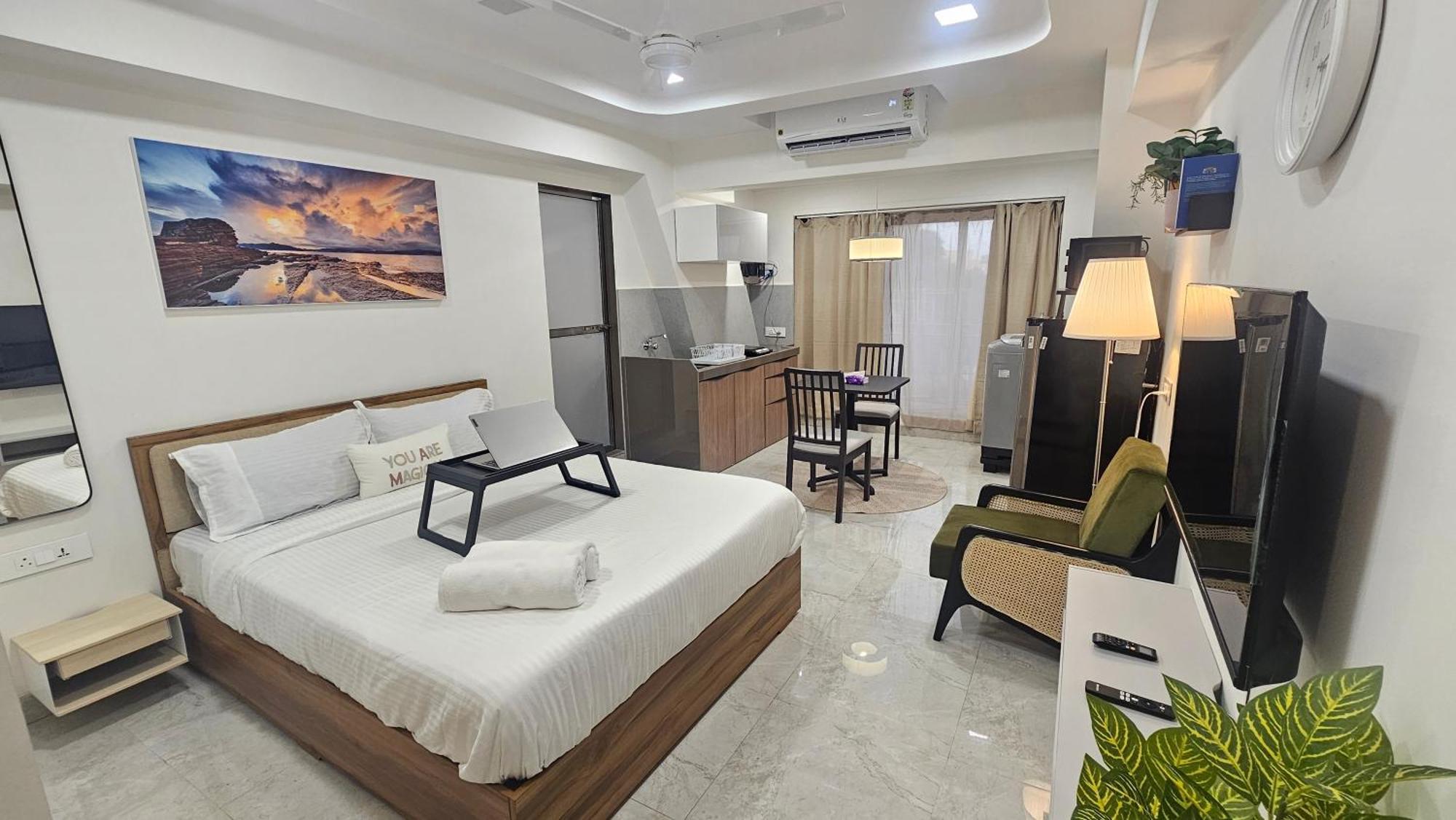 Lite - Khar West