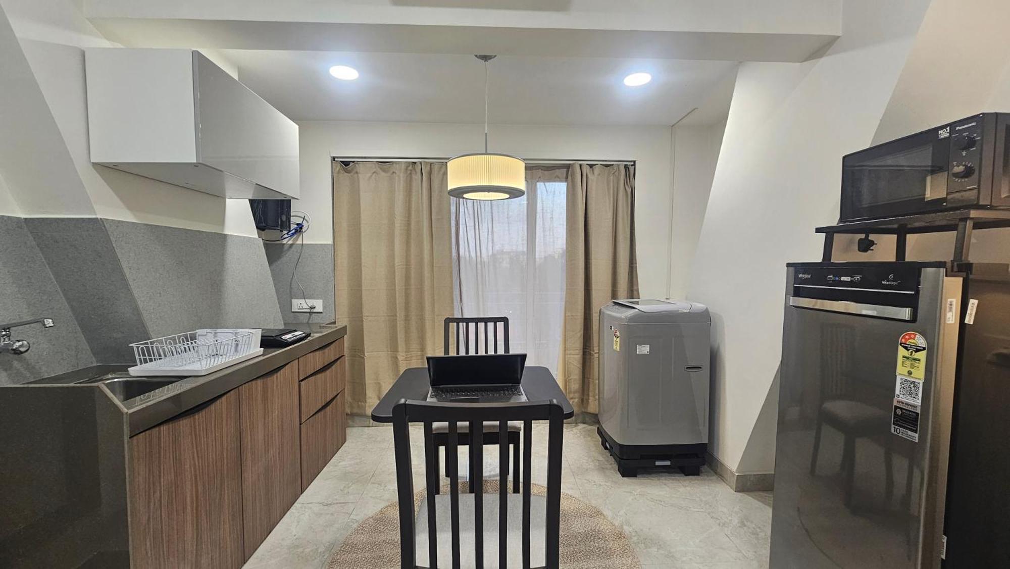 Lite - Khar West