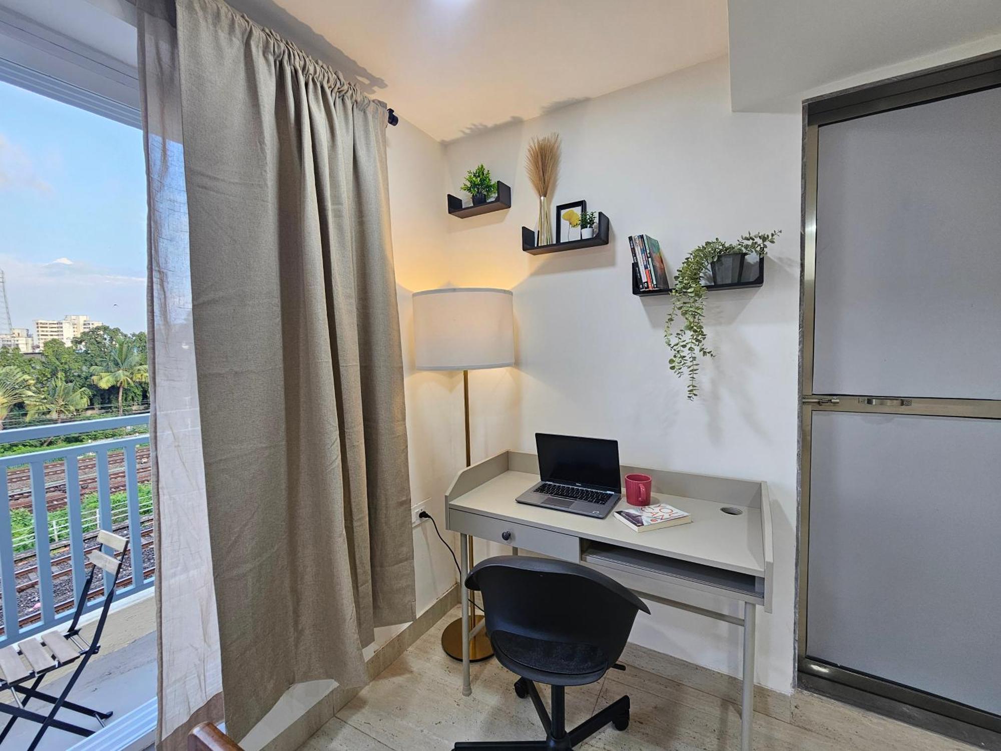 Lite - Khar West