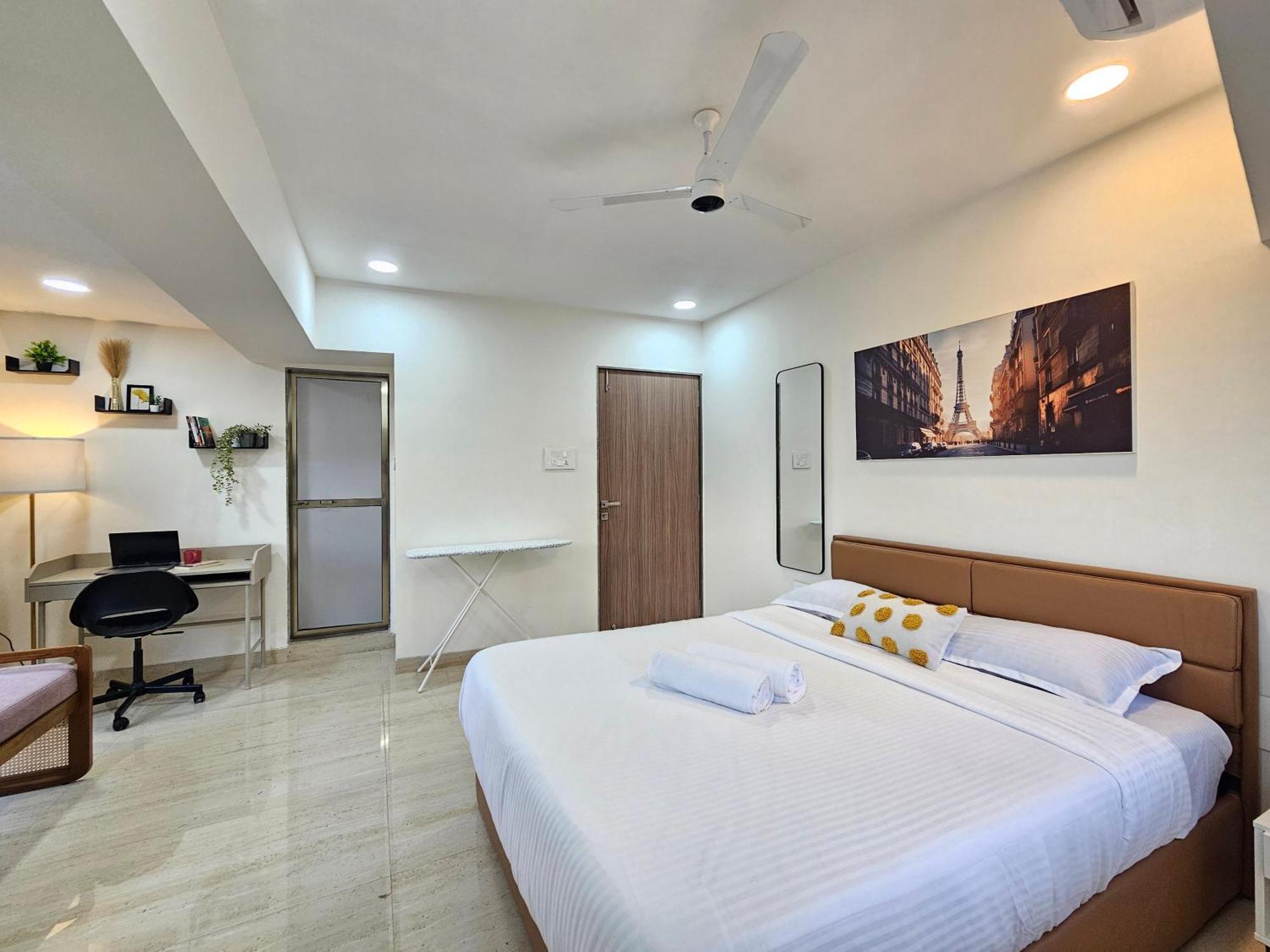 Lite - Khar West