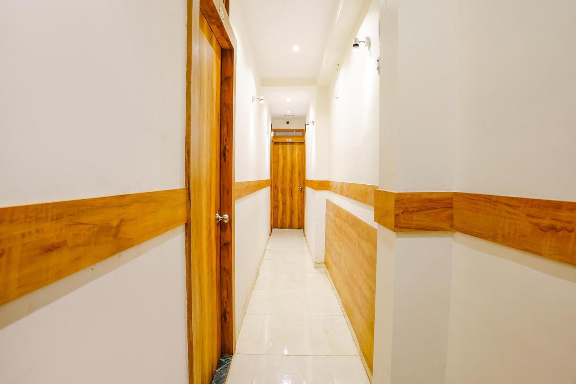 Hotel Fabhotel Indore Palace Mumbai