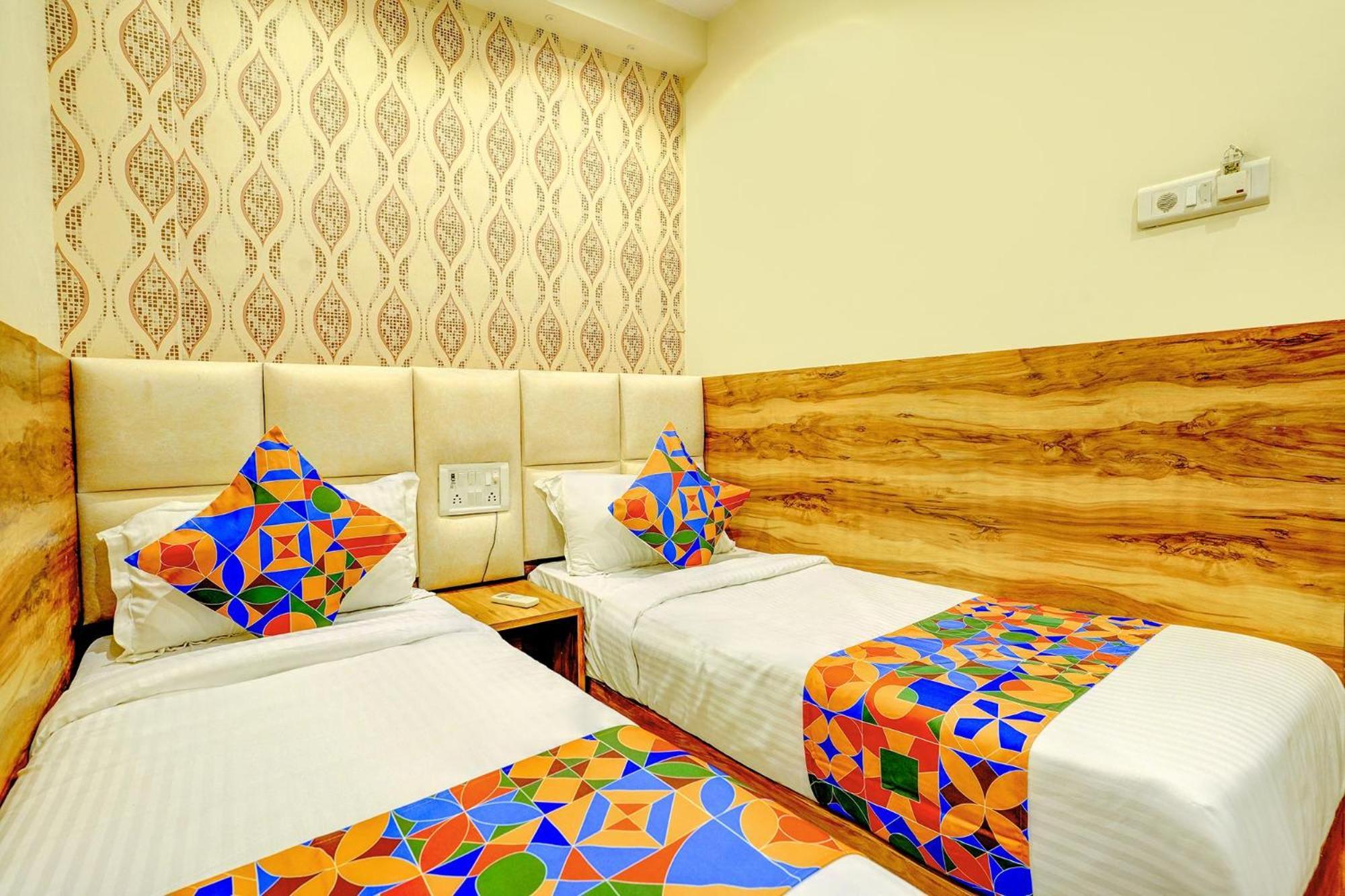Hotel Fabhotel Indore Palace
