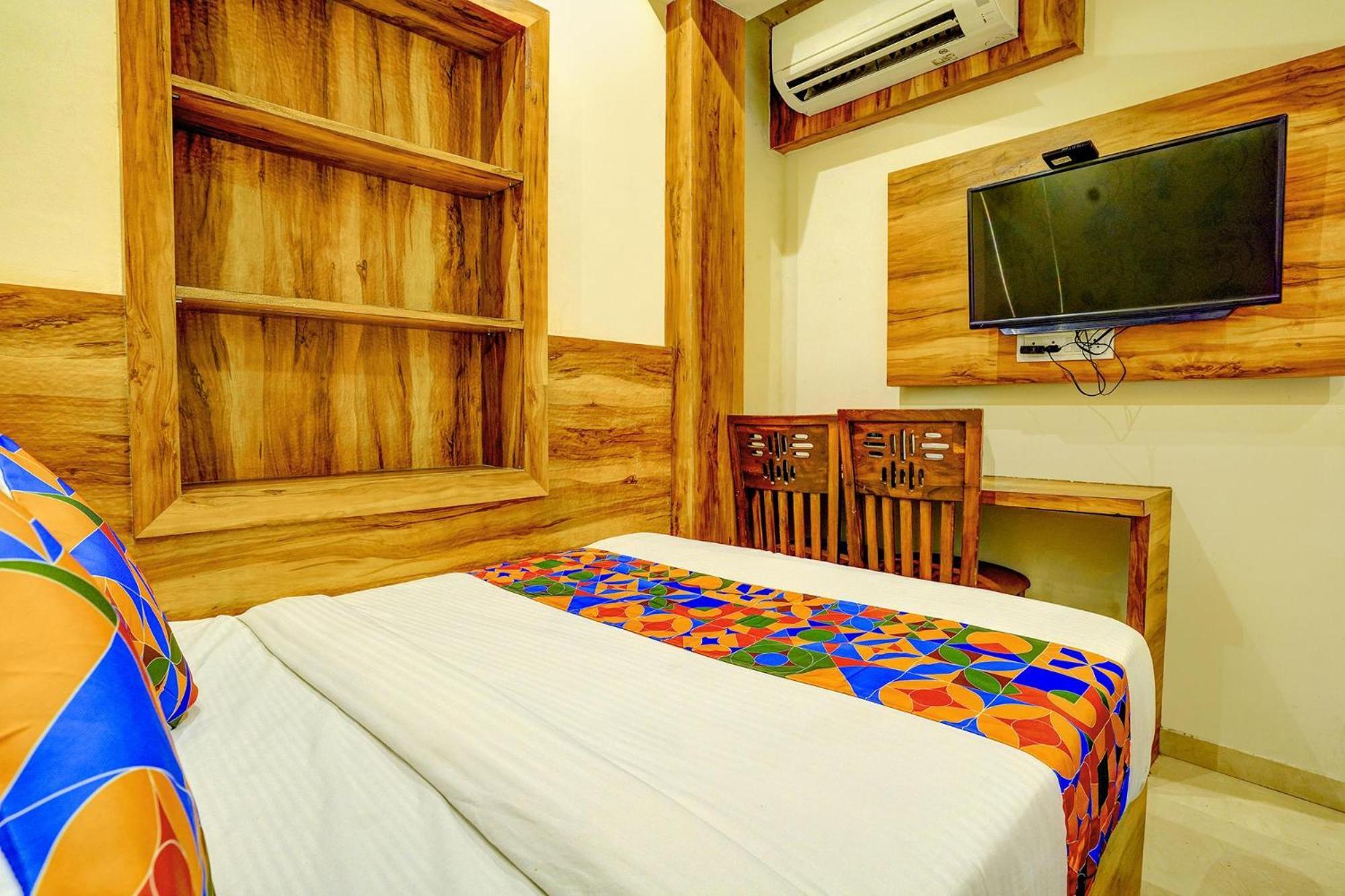 Fabhotel Indore Palace