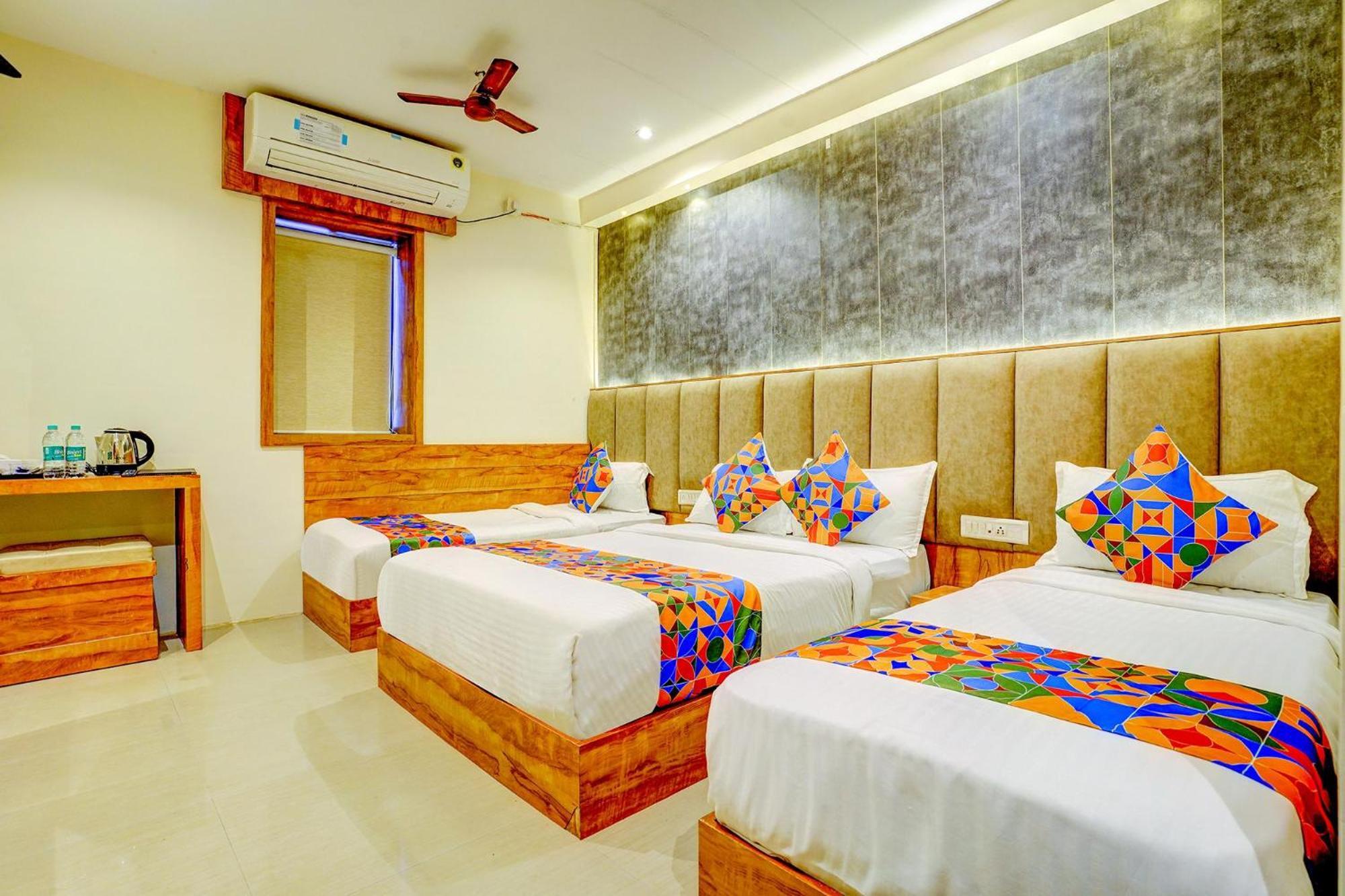 Hotel Fabhotel Indore Palace