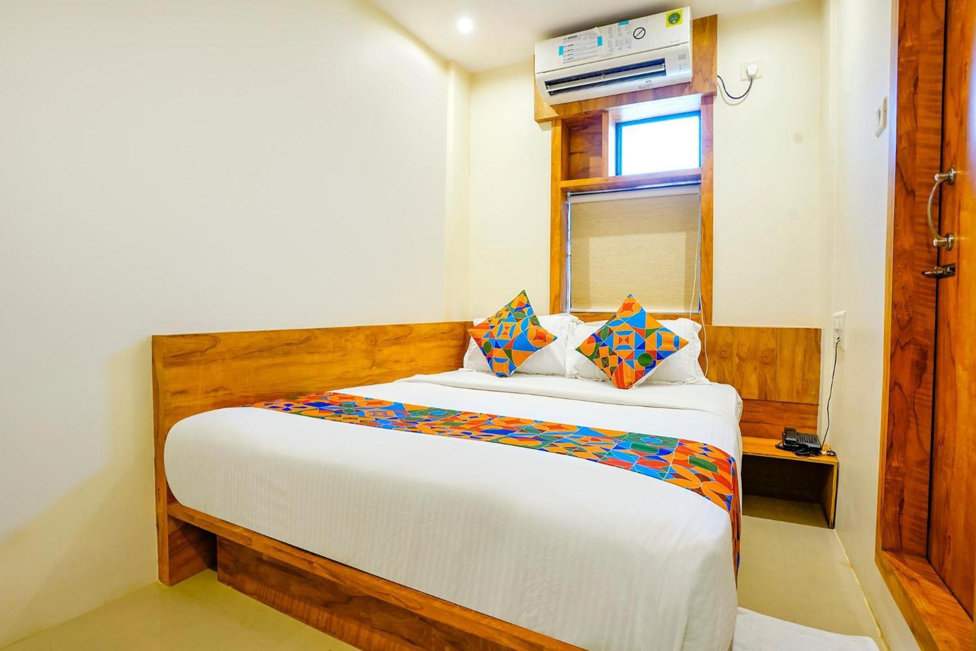 Hotel Fabhotel Indore Palace