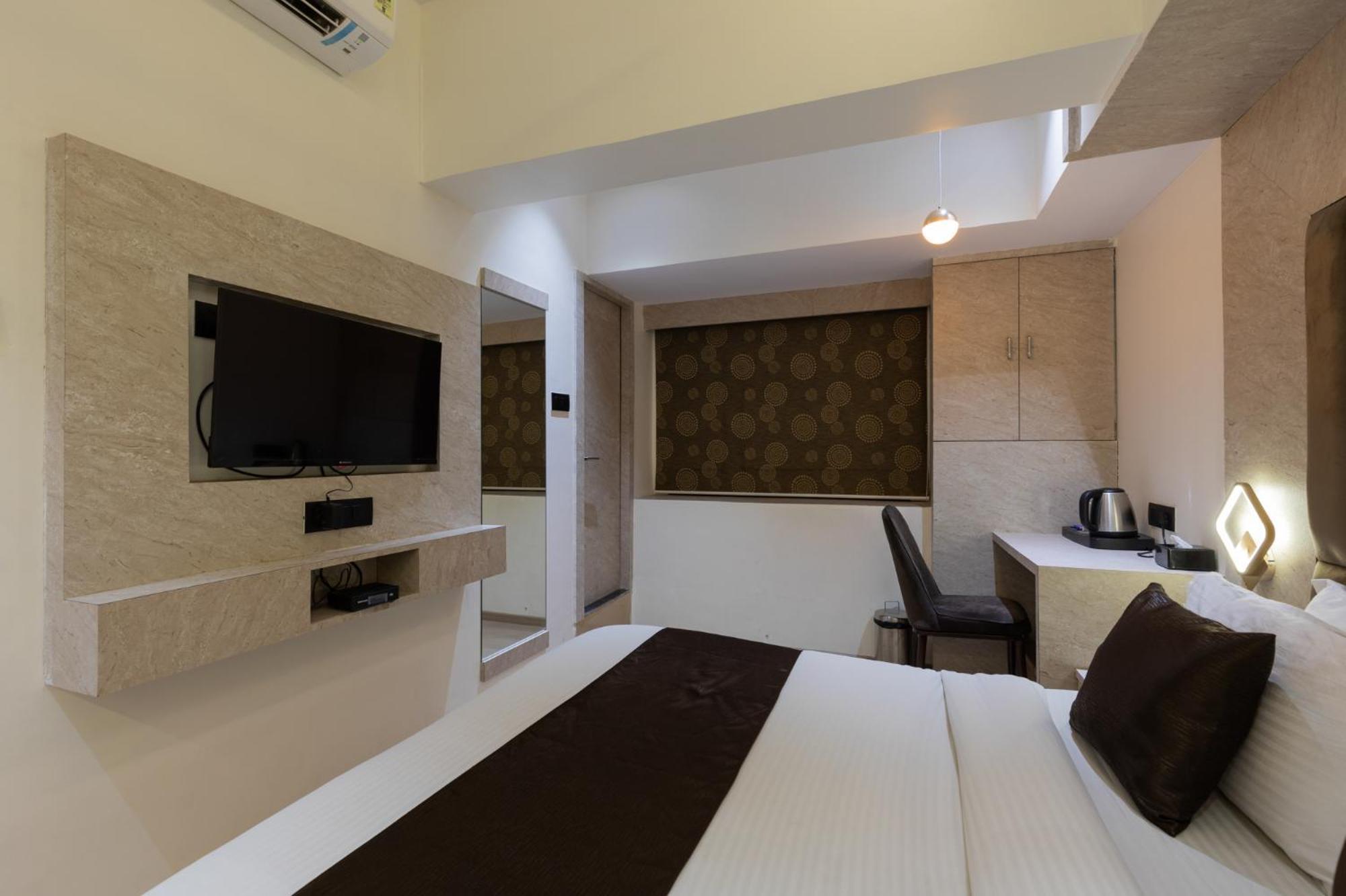 Hotel Larmont Luxury Mumbai