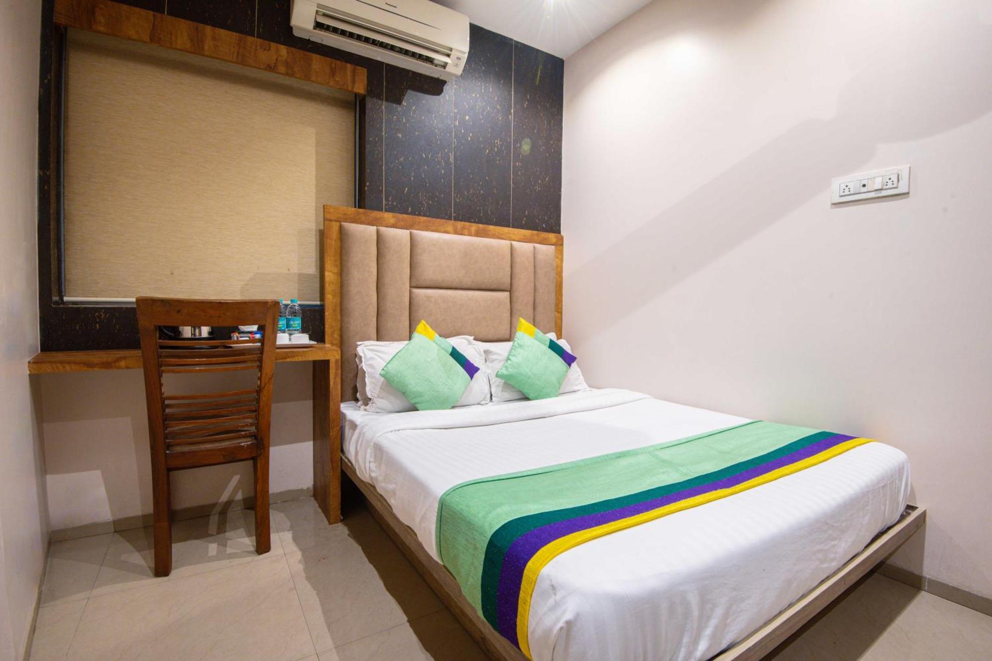 Hotel Skylink Hospitality Next To Amber Imperial Mumbai