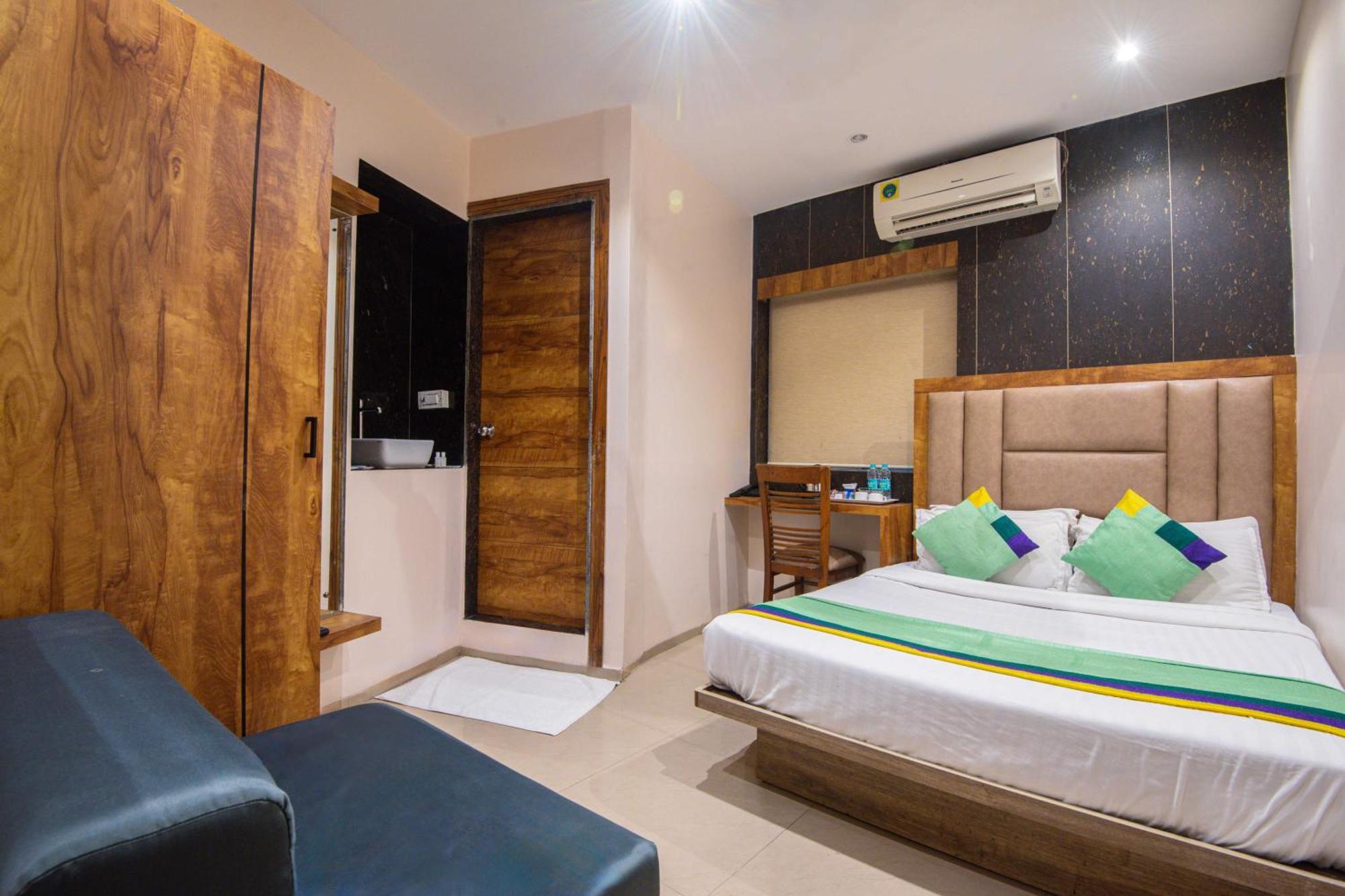 Skylink Hospitality Next To Amber Imperial Mumbai