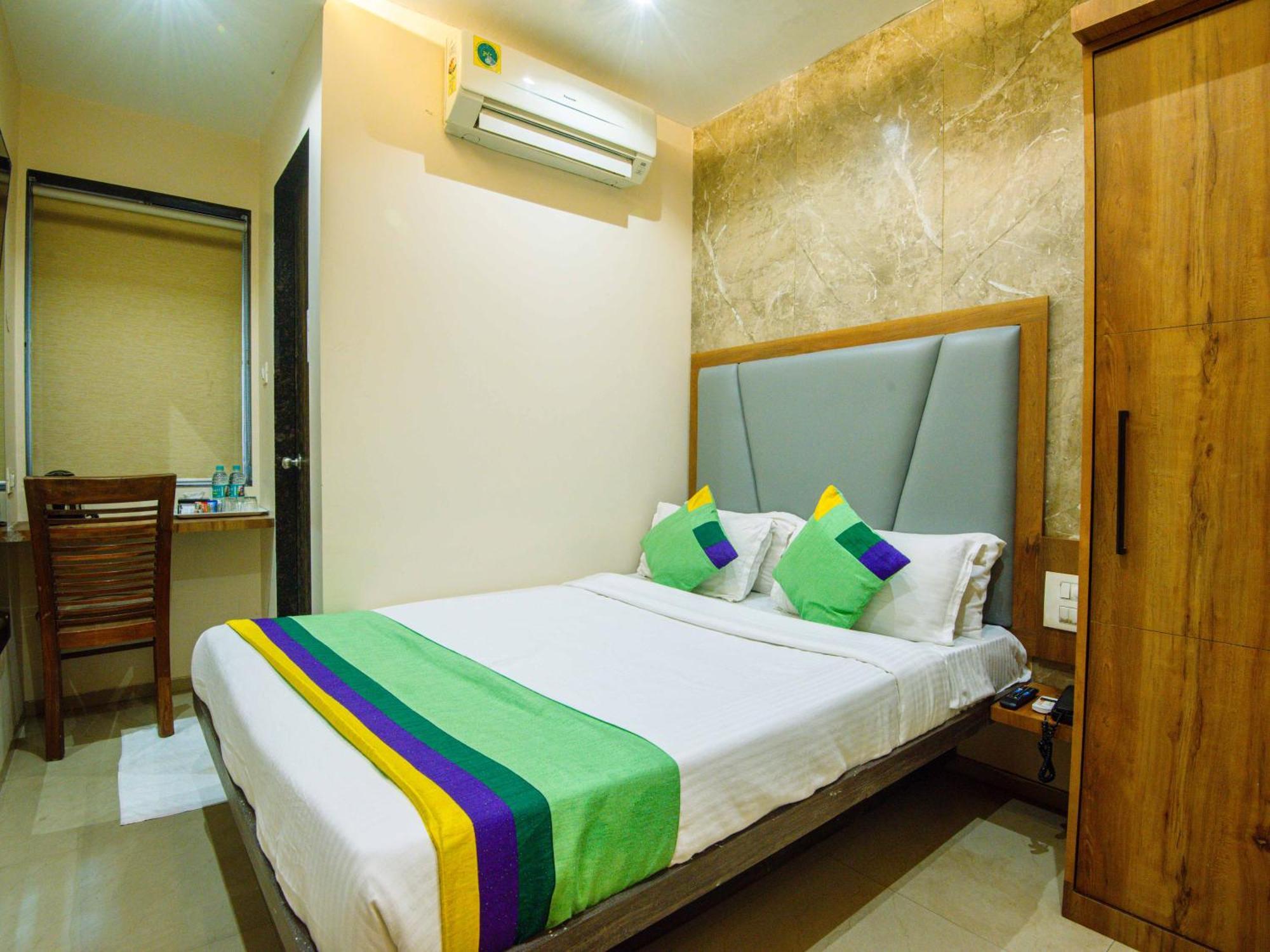 Hotel Skylink Hospitality Next To Amber Imperial