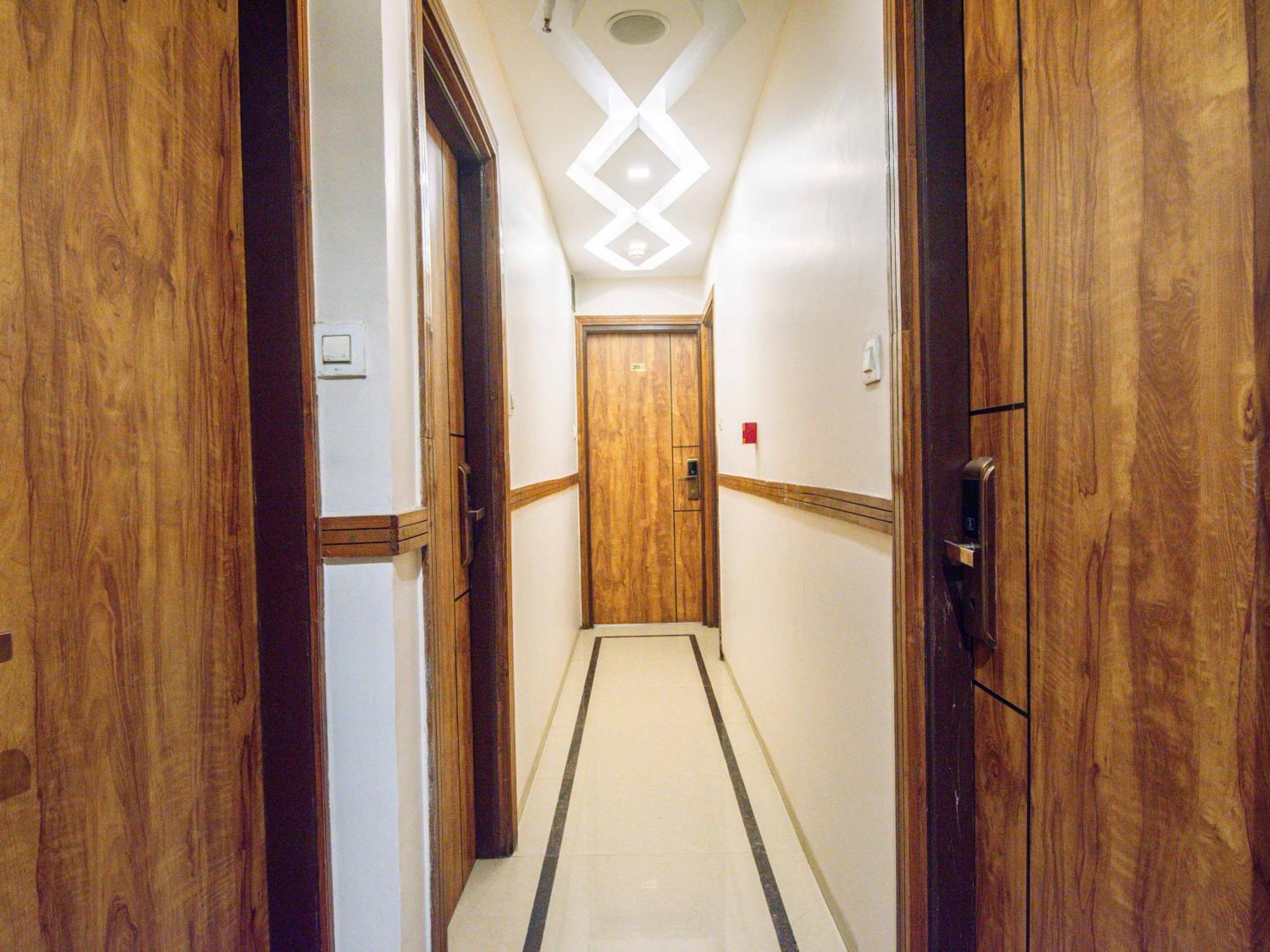 Hotel Skylink Hospitality Next To Amber Imperial Mumbai