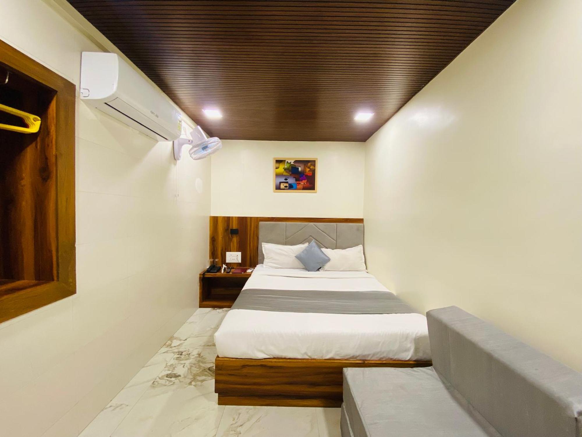 Hotel Avk-Near Kokilaben Hospital & Versova Beach- Rooms With Kitchen 3*
