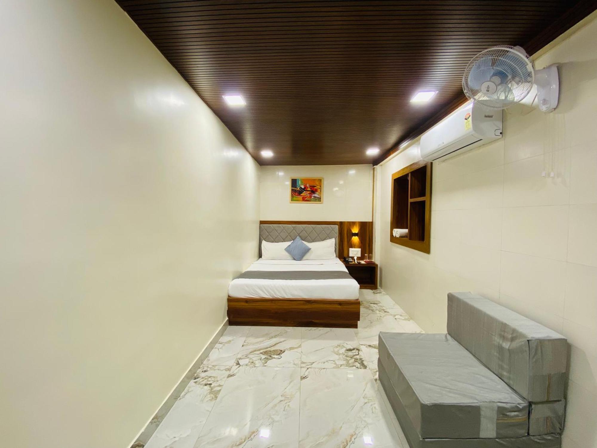 Hotel Avk-Near Kokilaben Hospital & Versova Beach- Rooms With Kitchen 3*