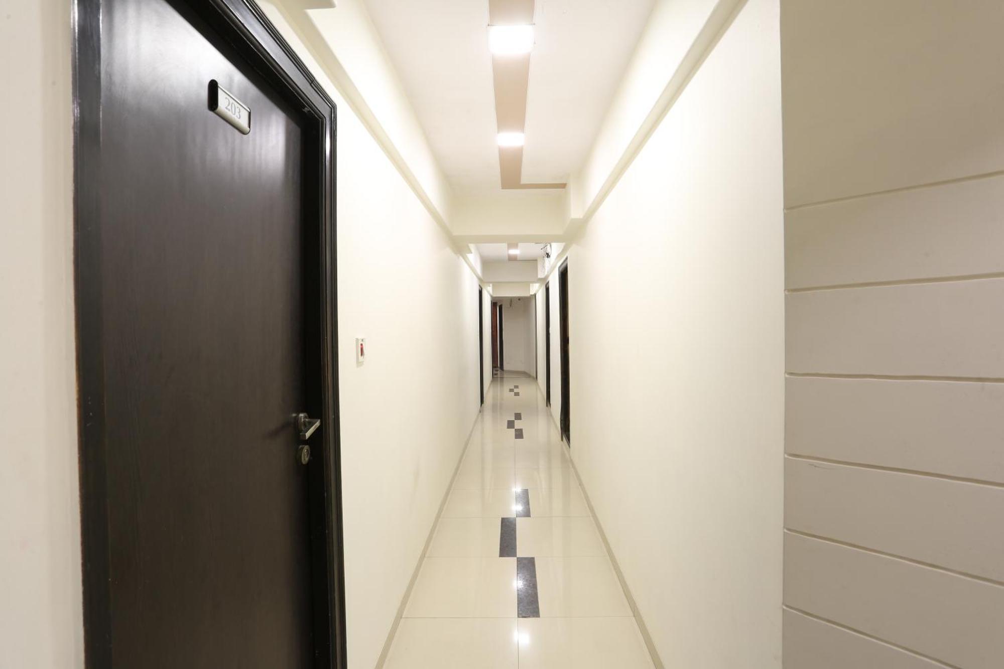 Kamran Residency-near Us Embassy 3*