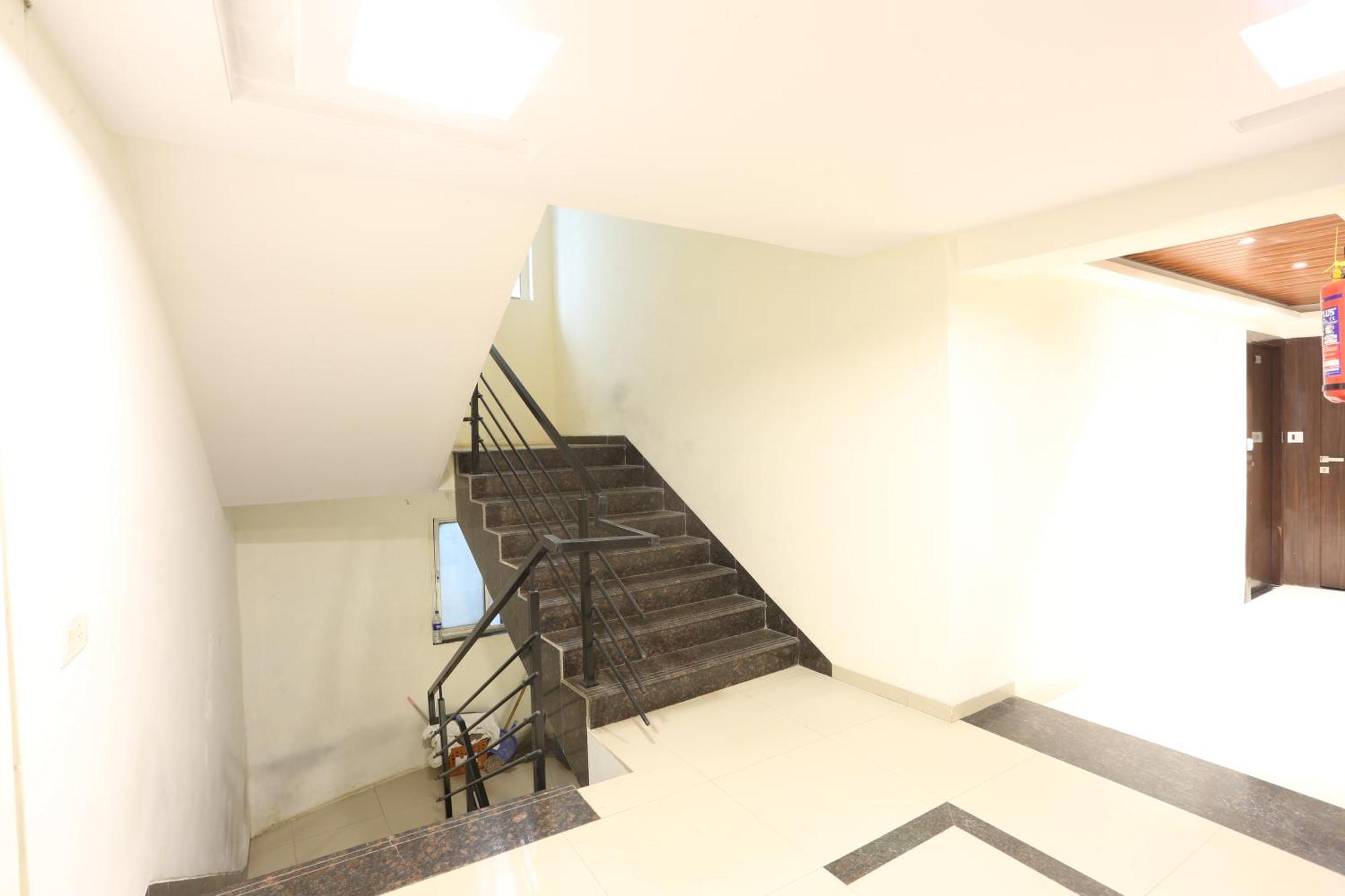 Kamran Residency-near Us Embassy 3*