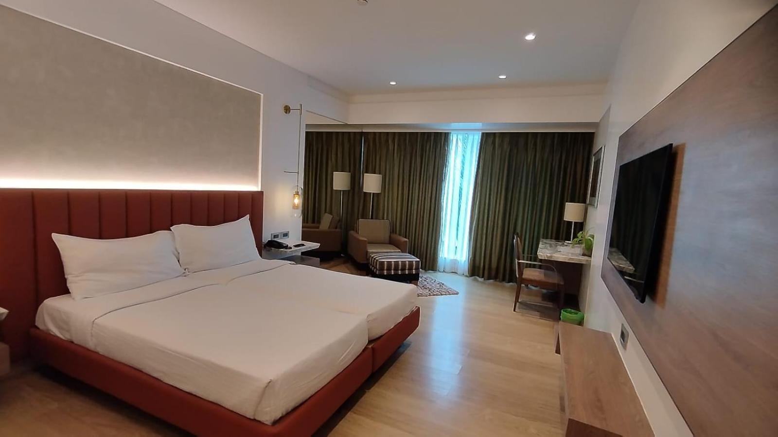 Mirage Hotel, International Airport 4*