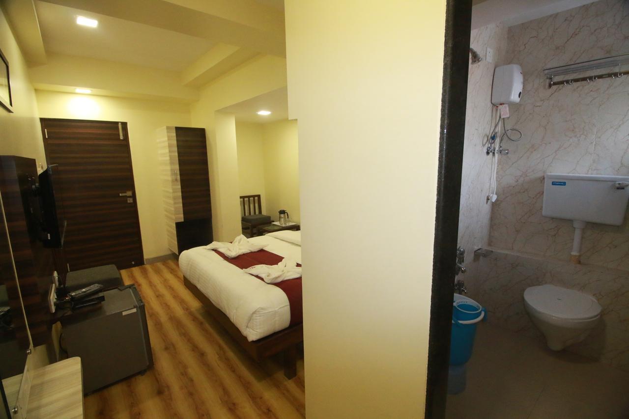 Hotel Alfa International Near Nanavati Hospital Near Airport Near Juhu Mumbai