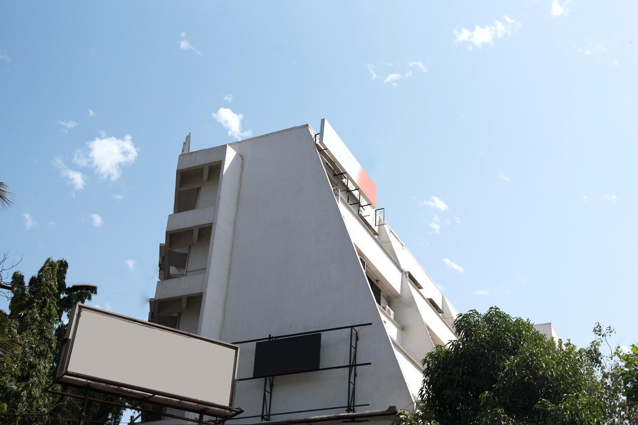 Oyo Flagship 561 Host Hotel
