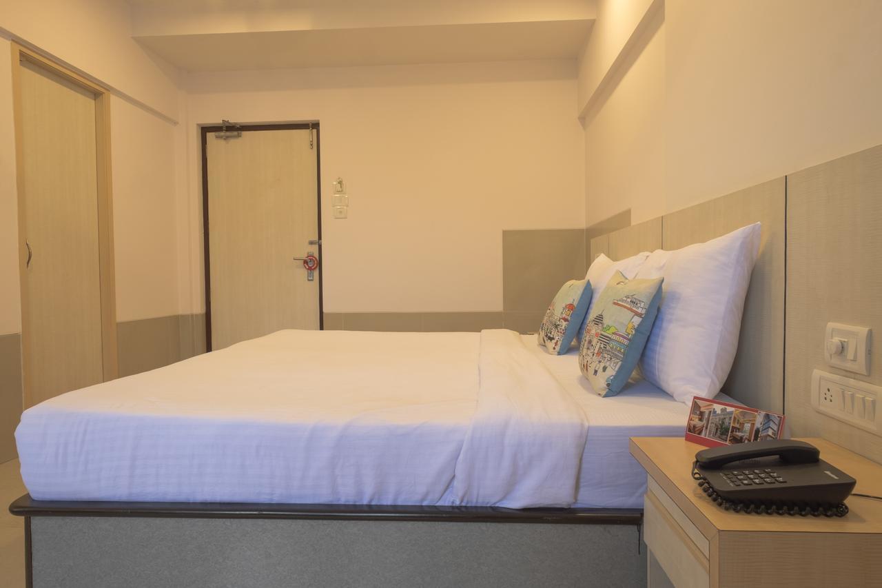 Oyo Flagship 561 Host Hotel
