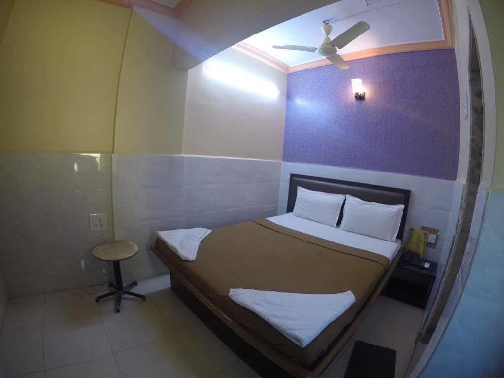 Oyo 44090 Classic Residency 3* Mumbai